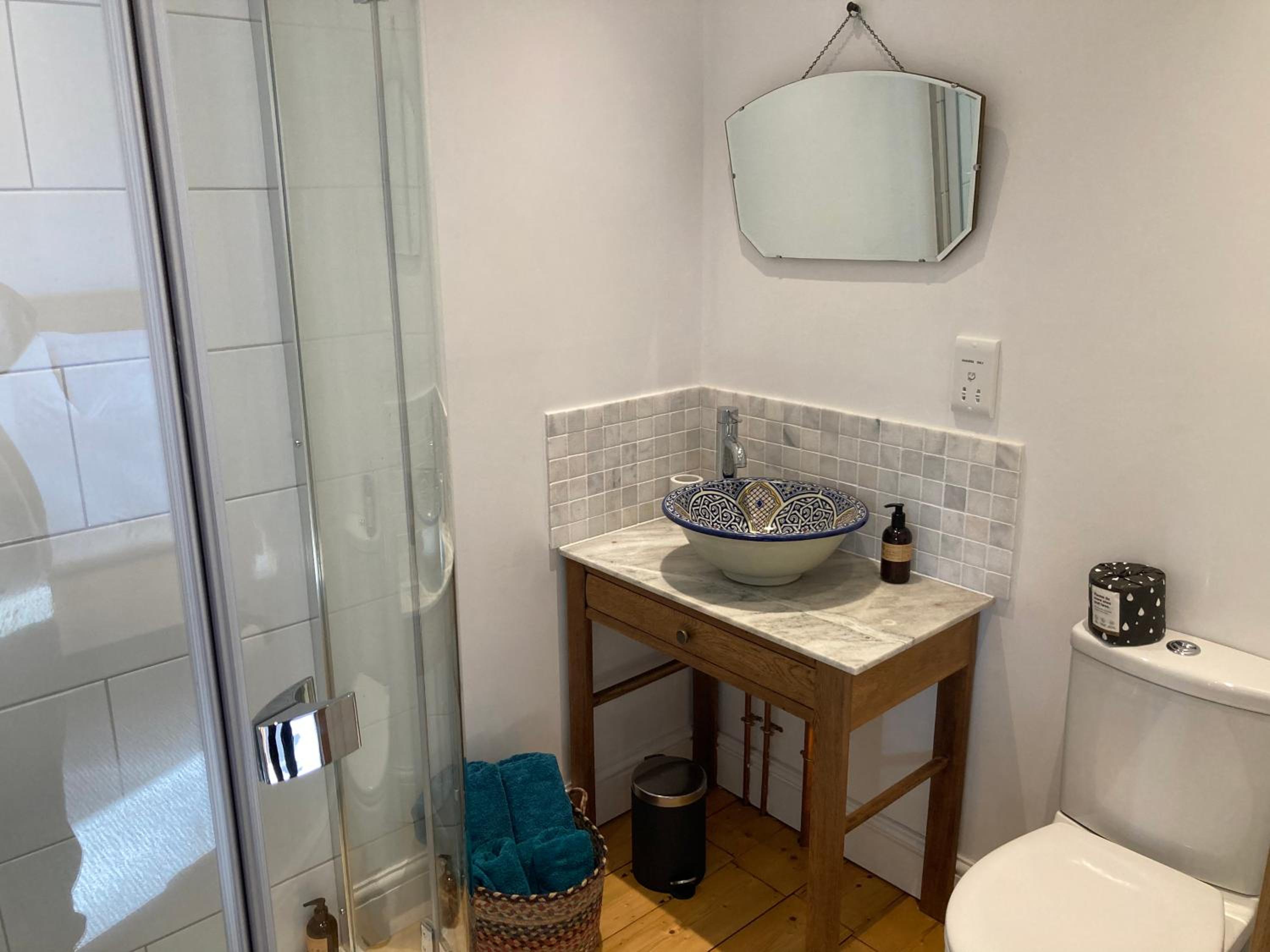 Deluxe Double Room with Shower photo 2
