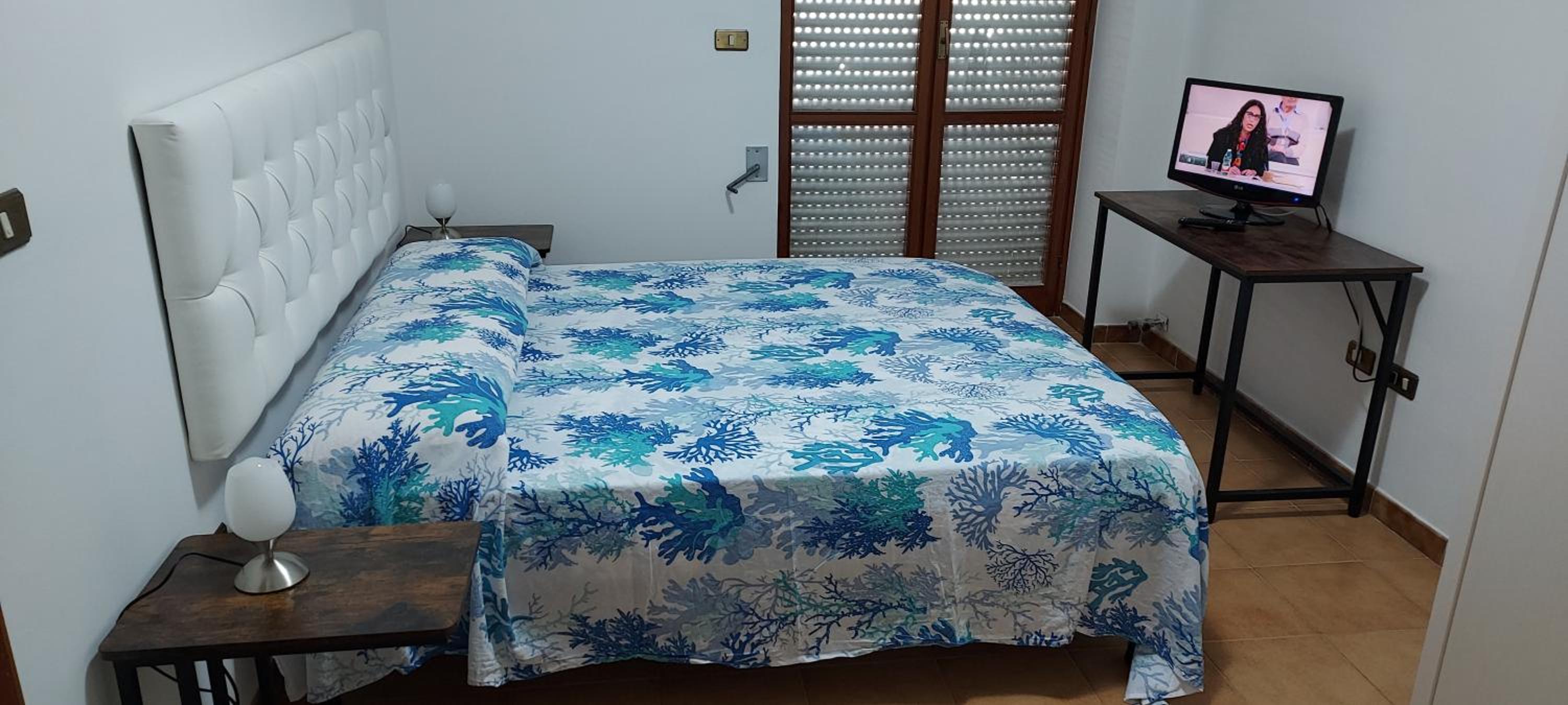 Two-Bedroom House - Photo 4
