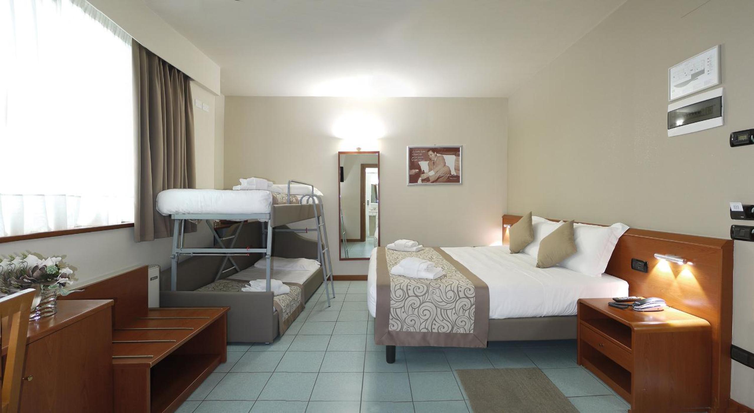 Quadruple Room - Photo 3