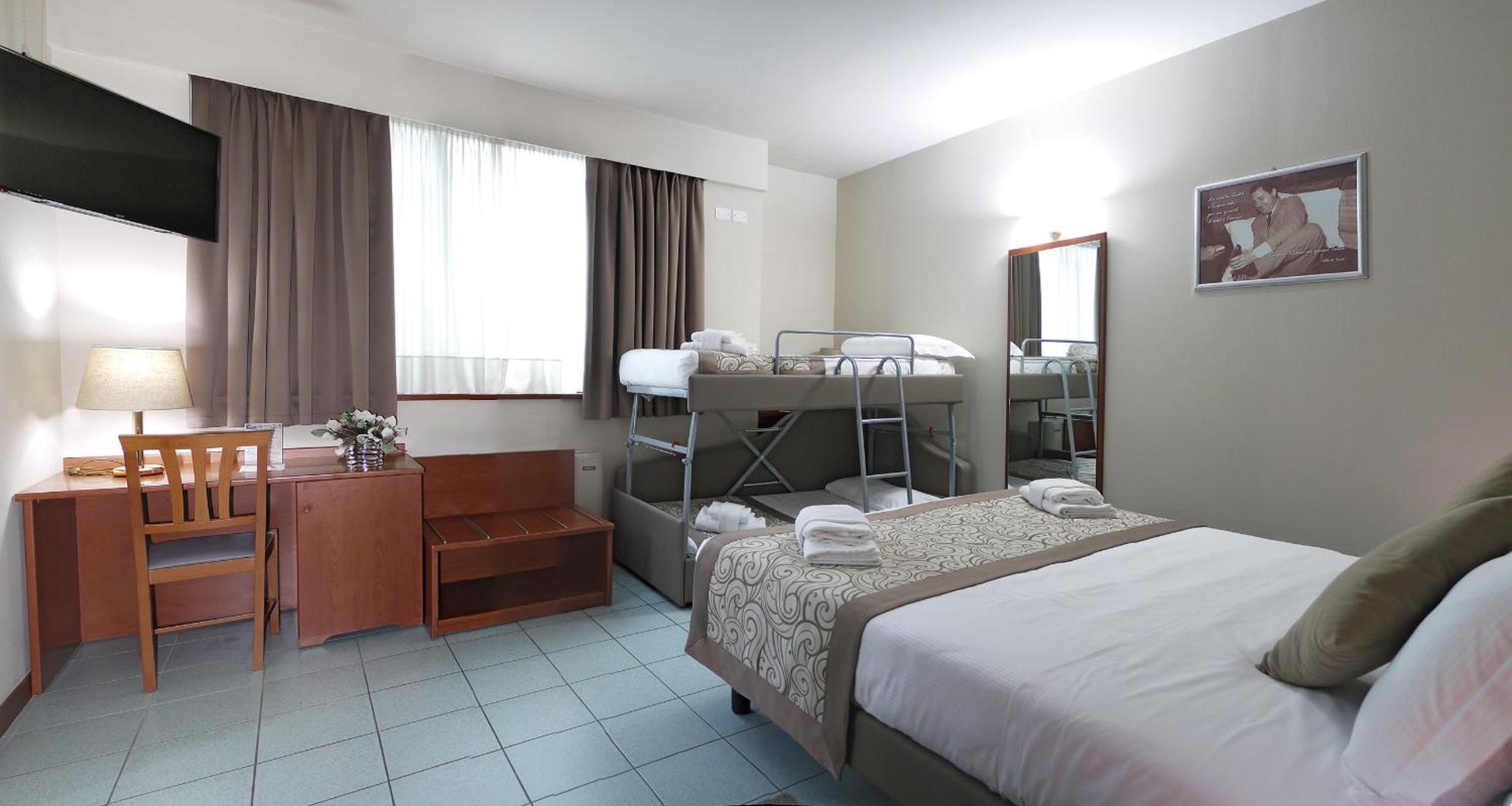 Quadruple Room - Photo 2