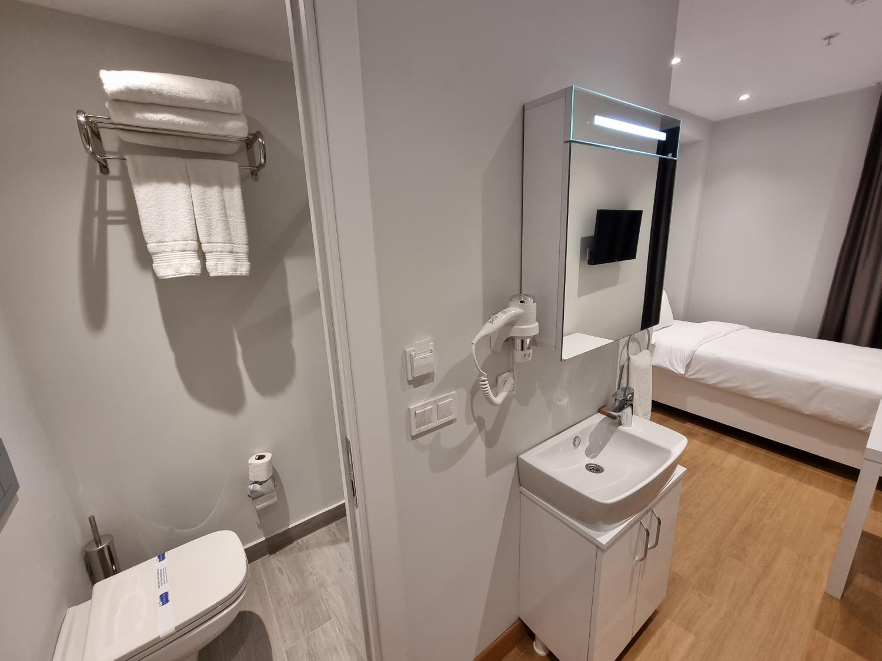 Single Room photo 3
