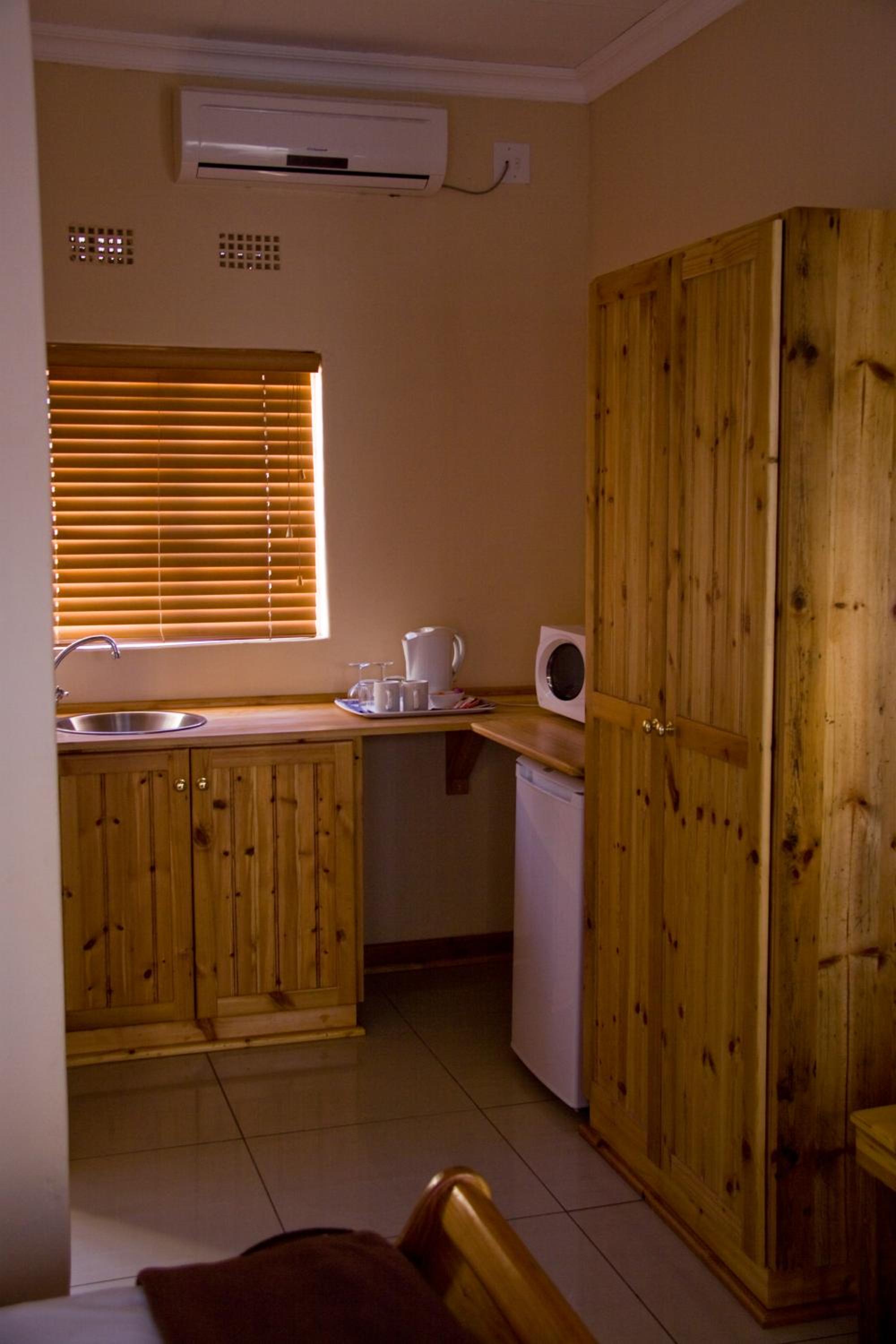 Budget Double Room - Photo 4