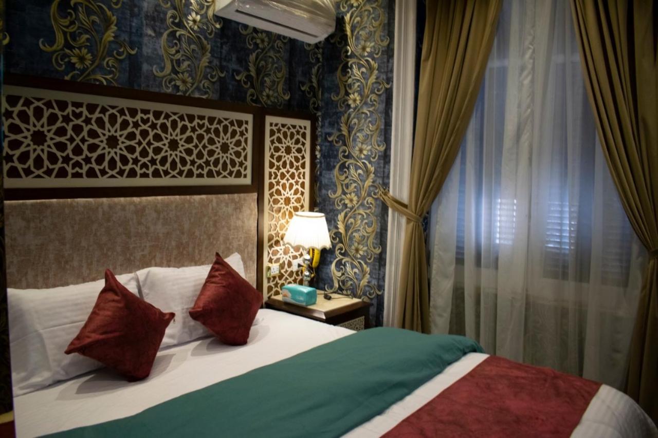 Deluxe Double Room thumbnail 6
