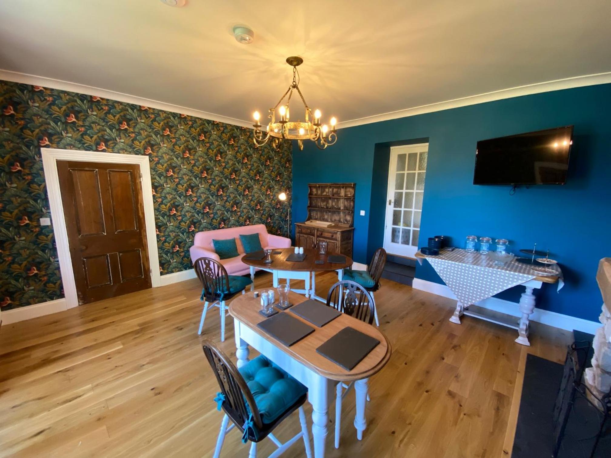 Family Room photo 3