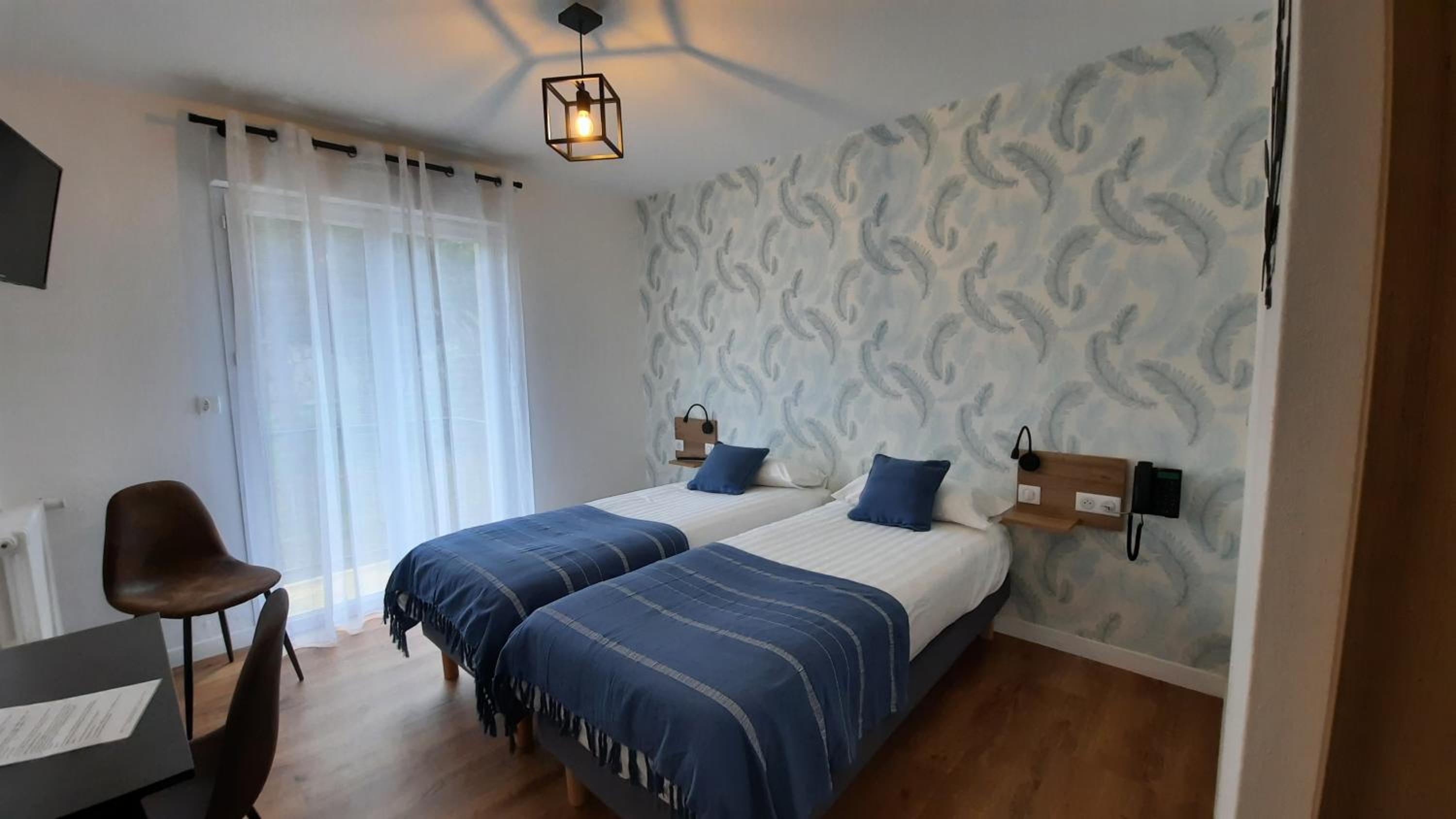 Twin Room - Photo 2
