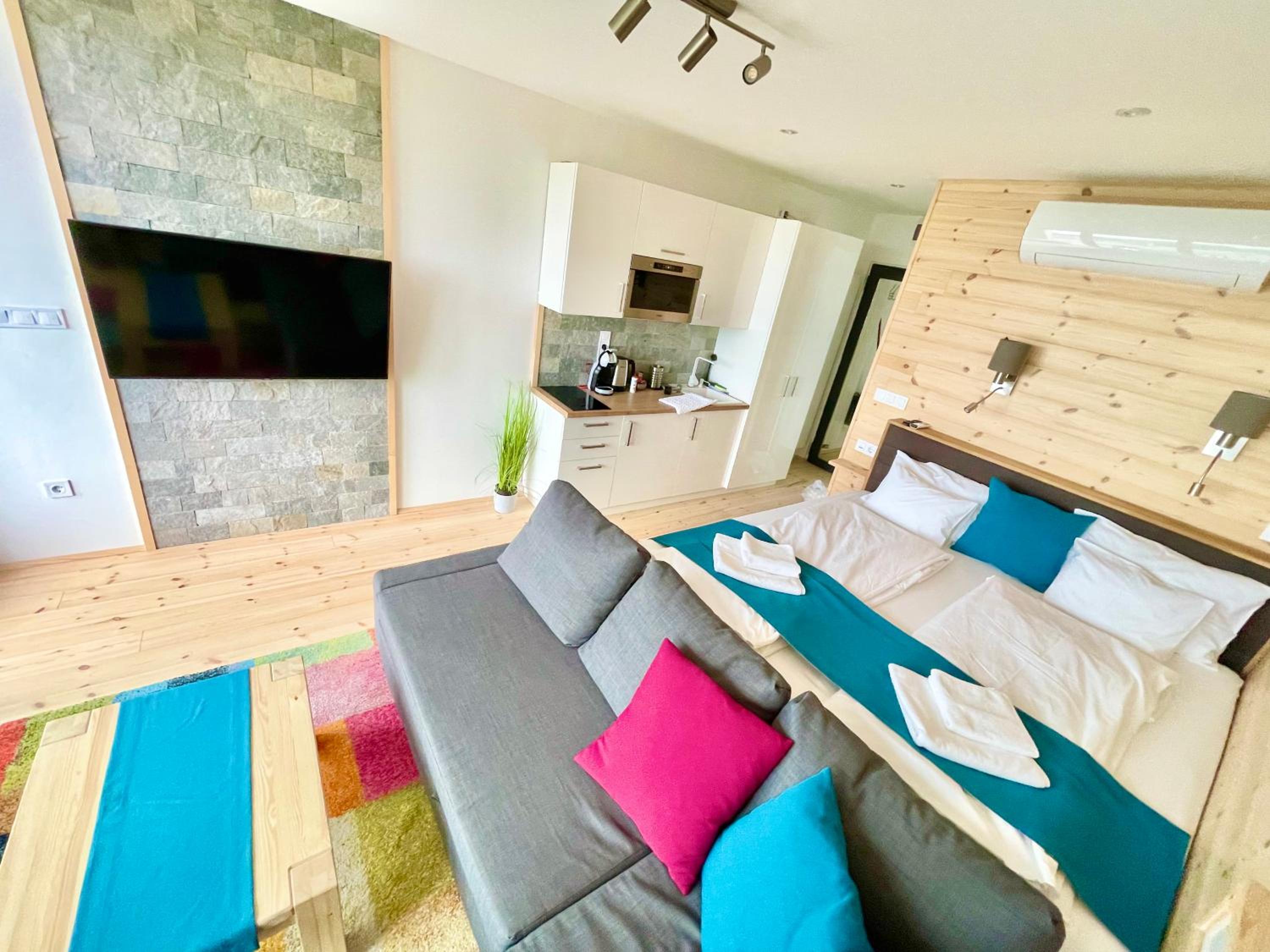 Apartment with Lake View - Photo 8