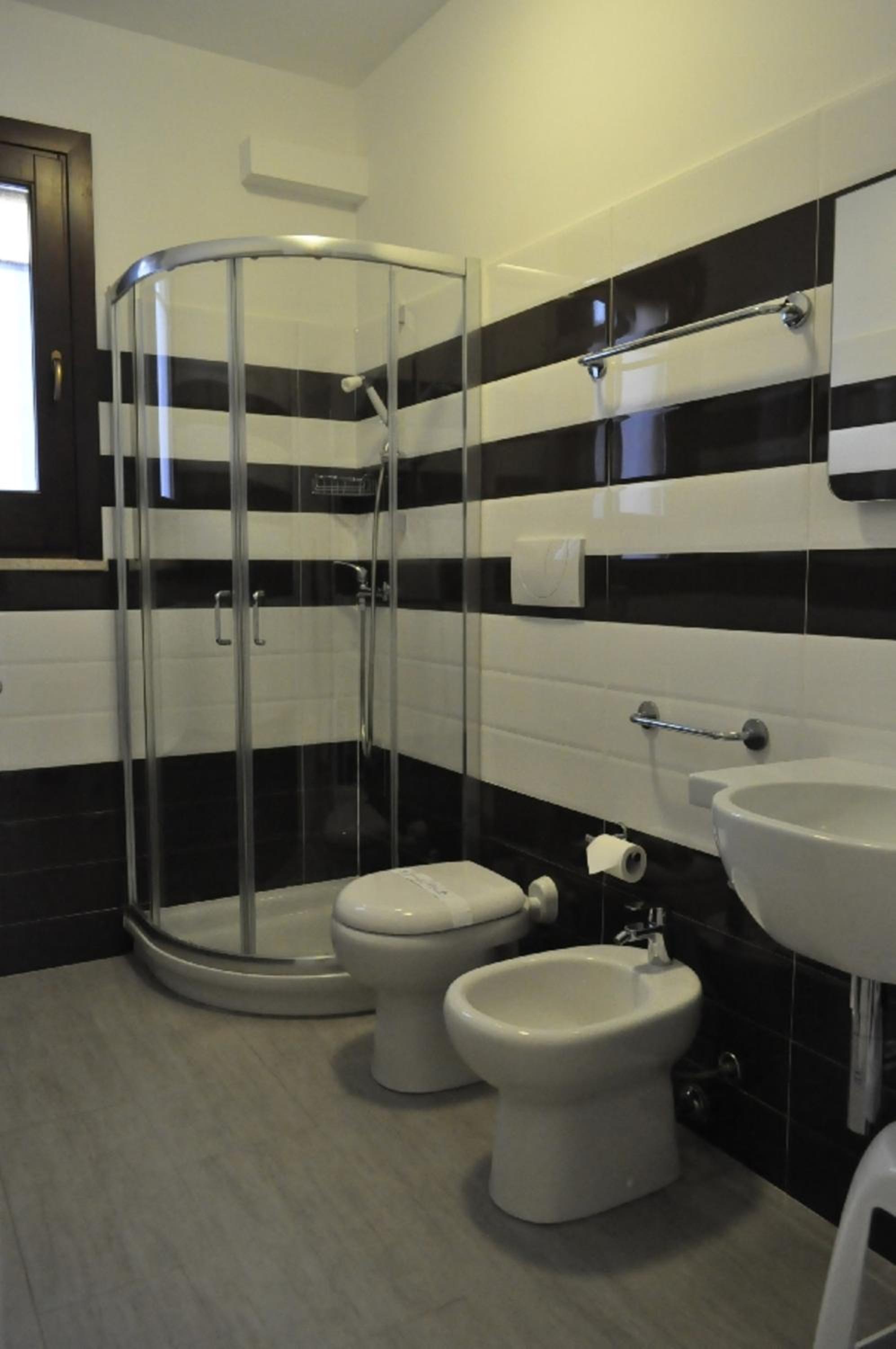 Triple Room - Photo 13