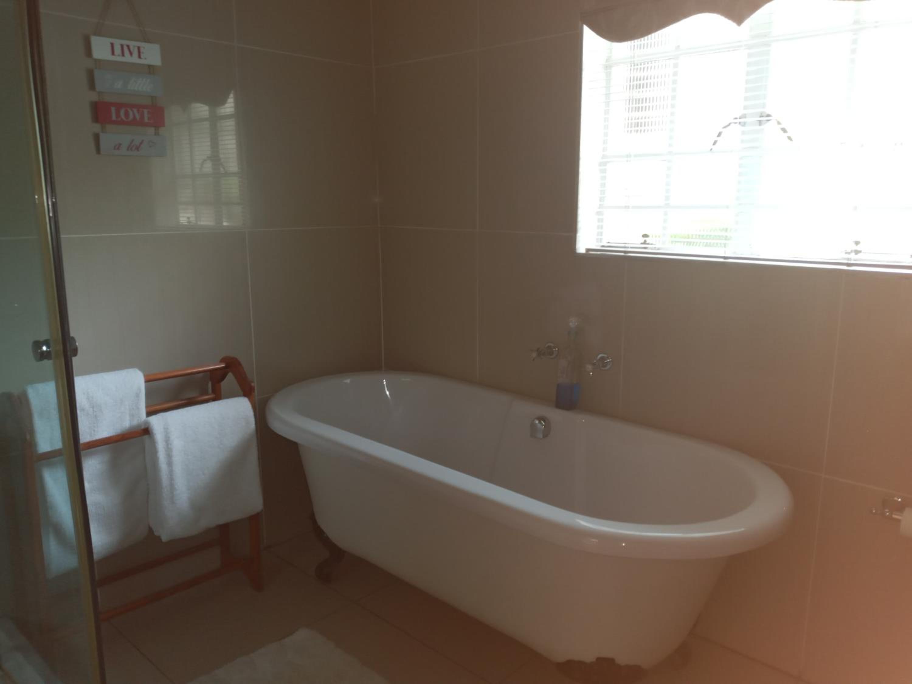Deluxe Queen Room - Photo 3