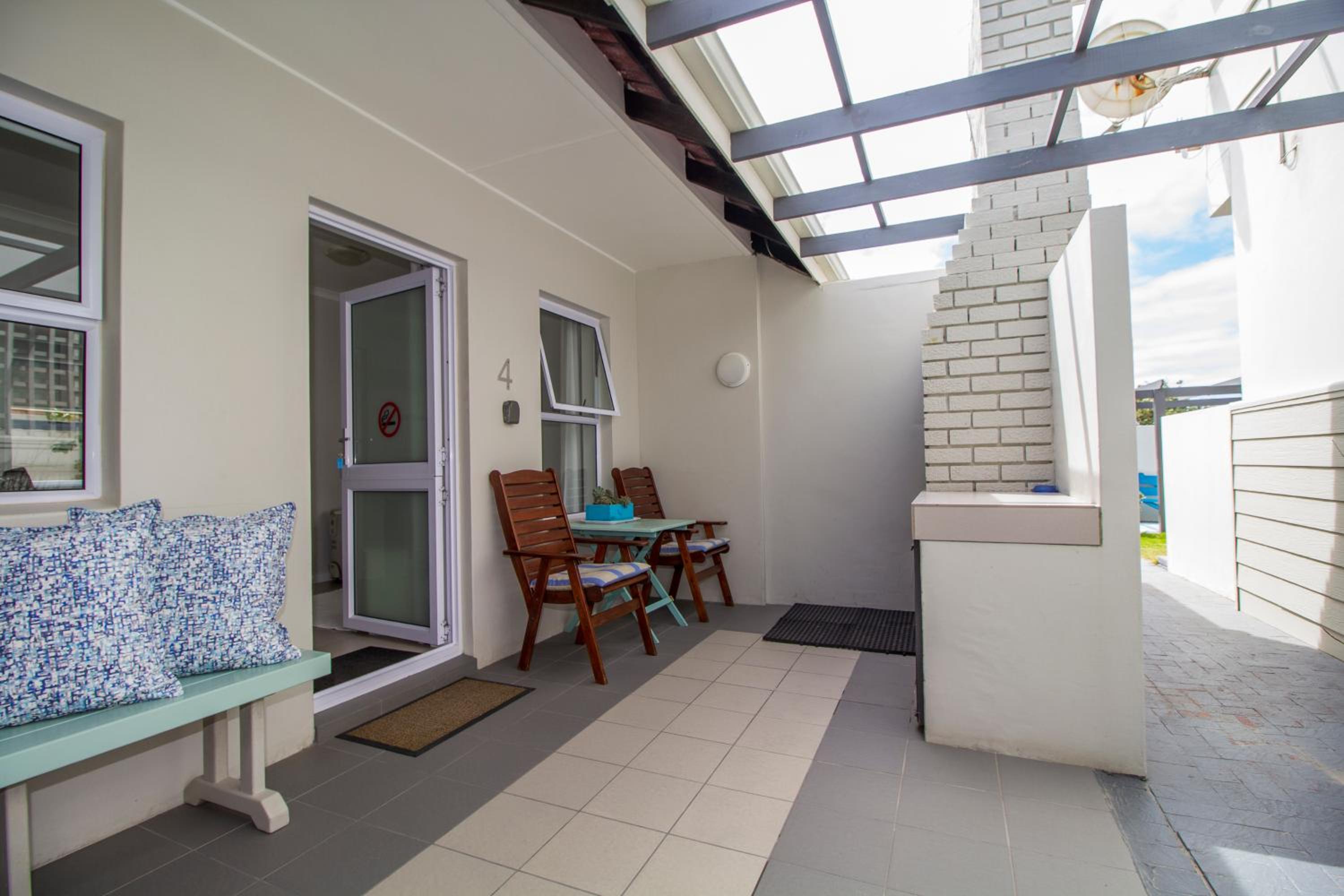 Apartment - Ground Floor photo 3