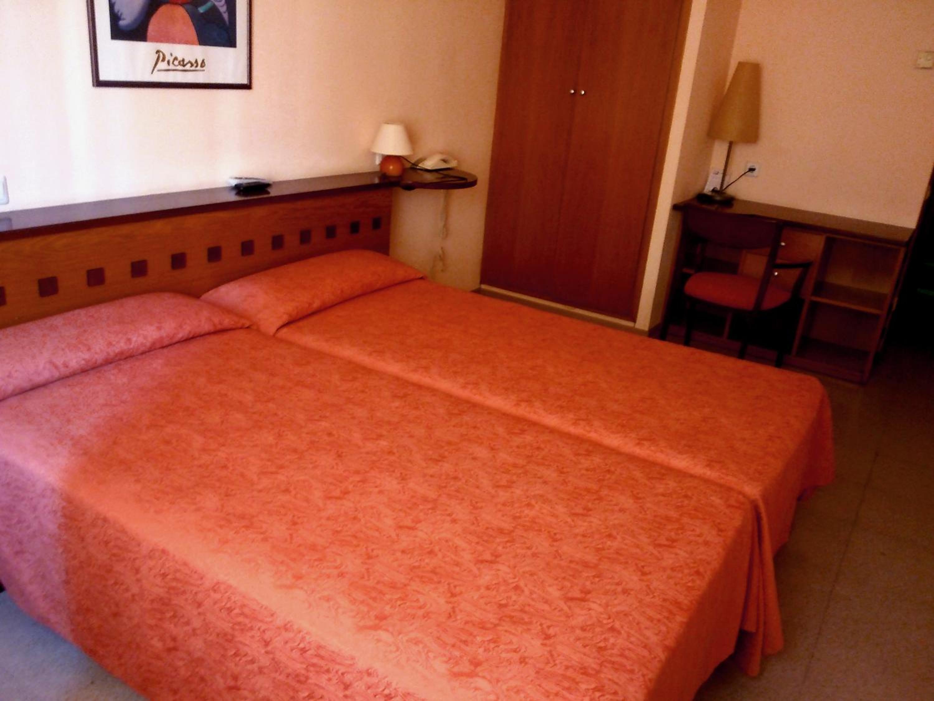 Twin Room - Photo 5