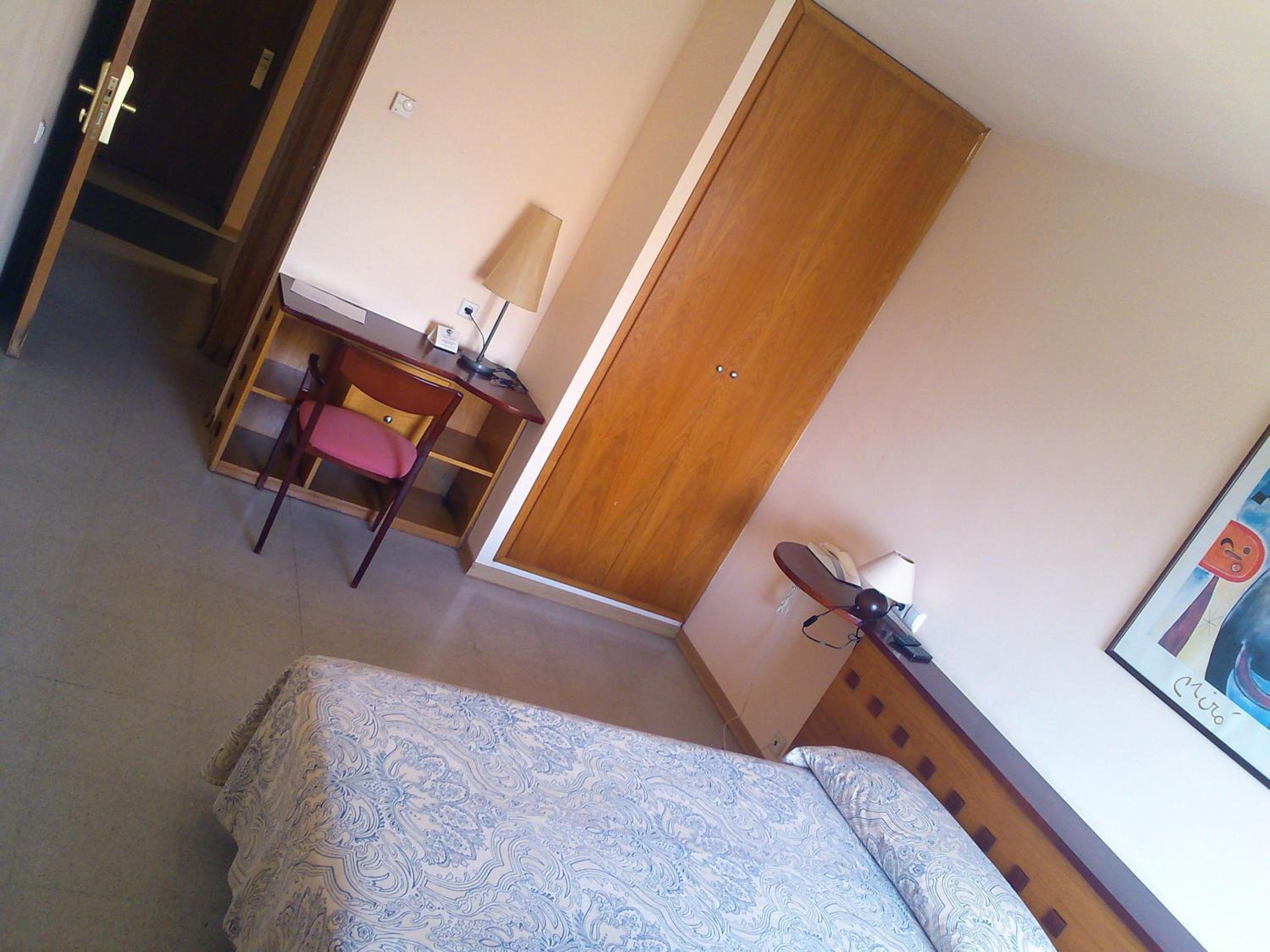 Twin Room - Photo 3