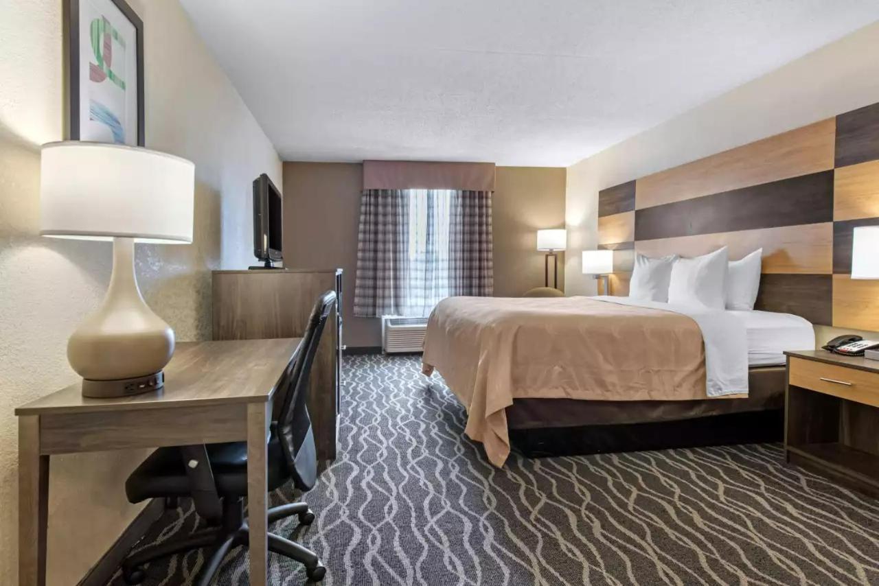 King Room - Accessible/Non-Smoking photo 3