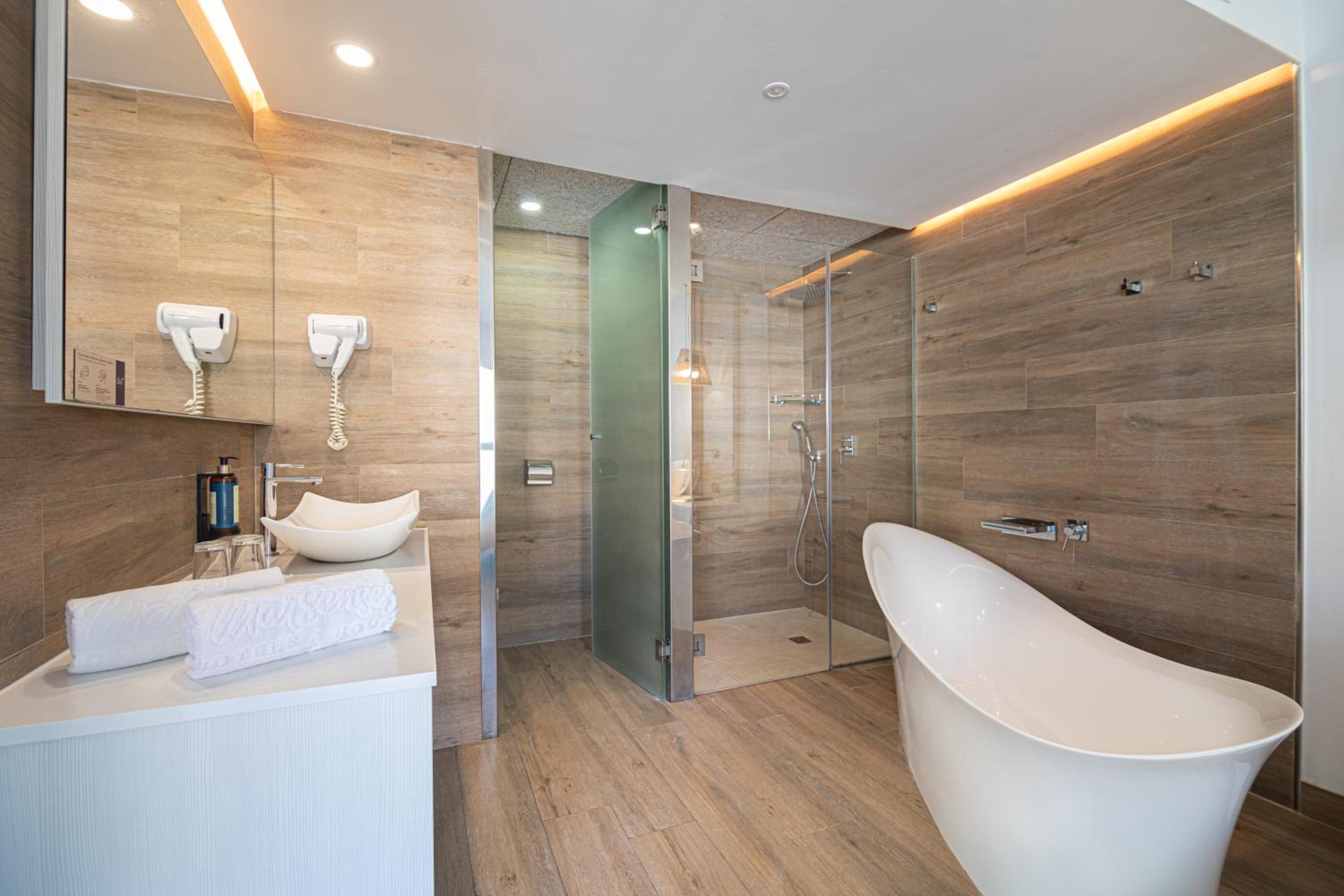 Junior Suite with Pool View - Single Use photo 3