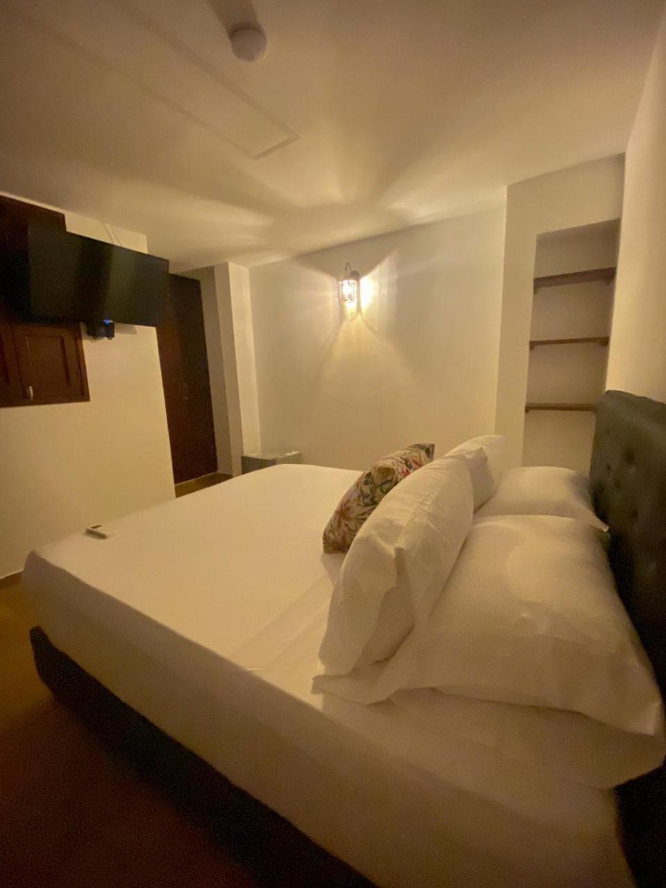 Queen Room photo 1