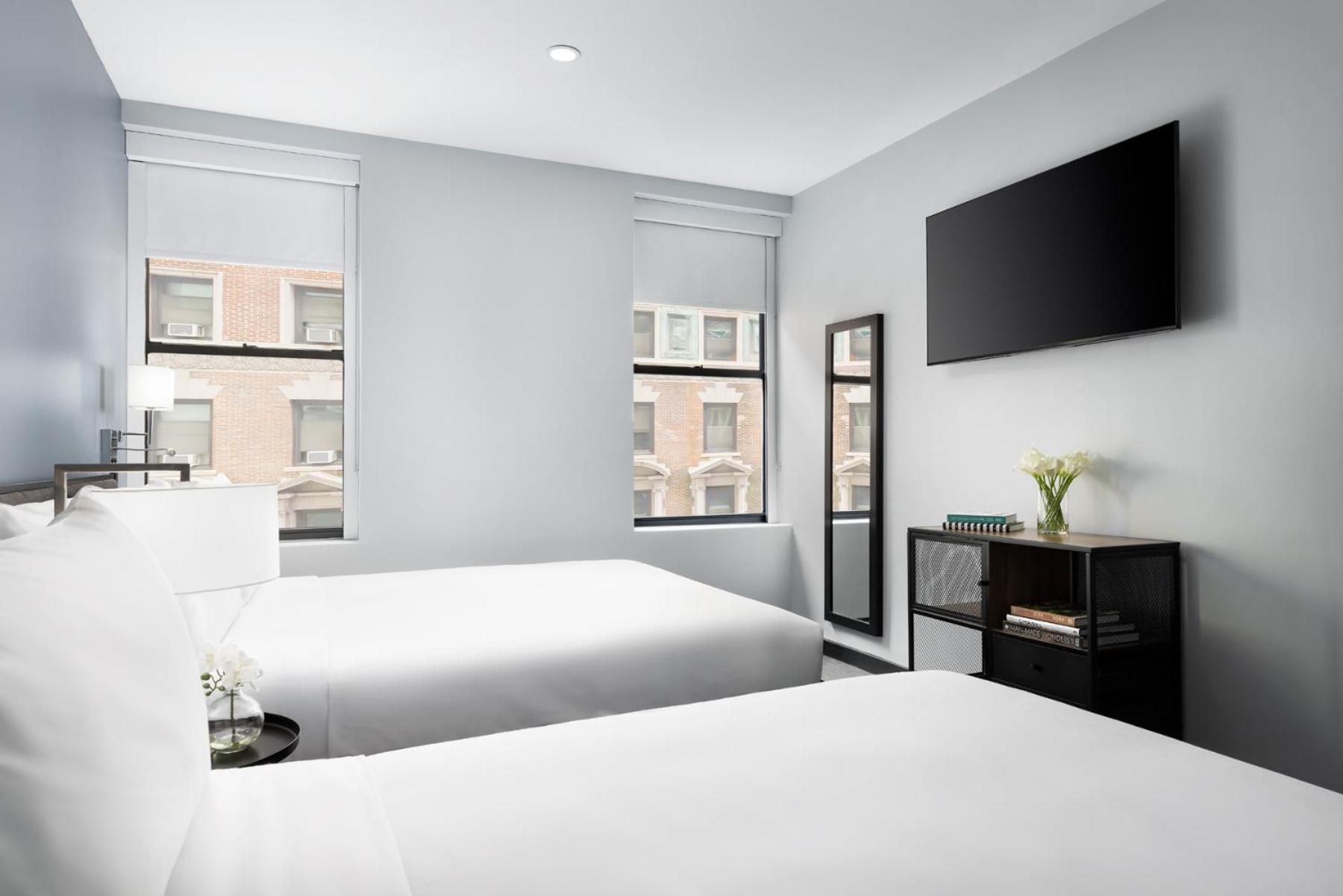 Deluxe 2 Queen Bed photo 3