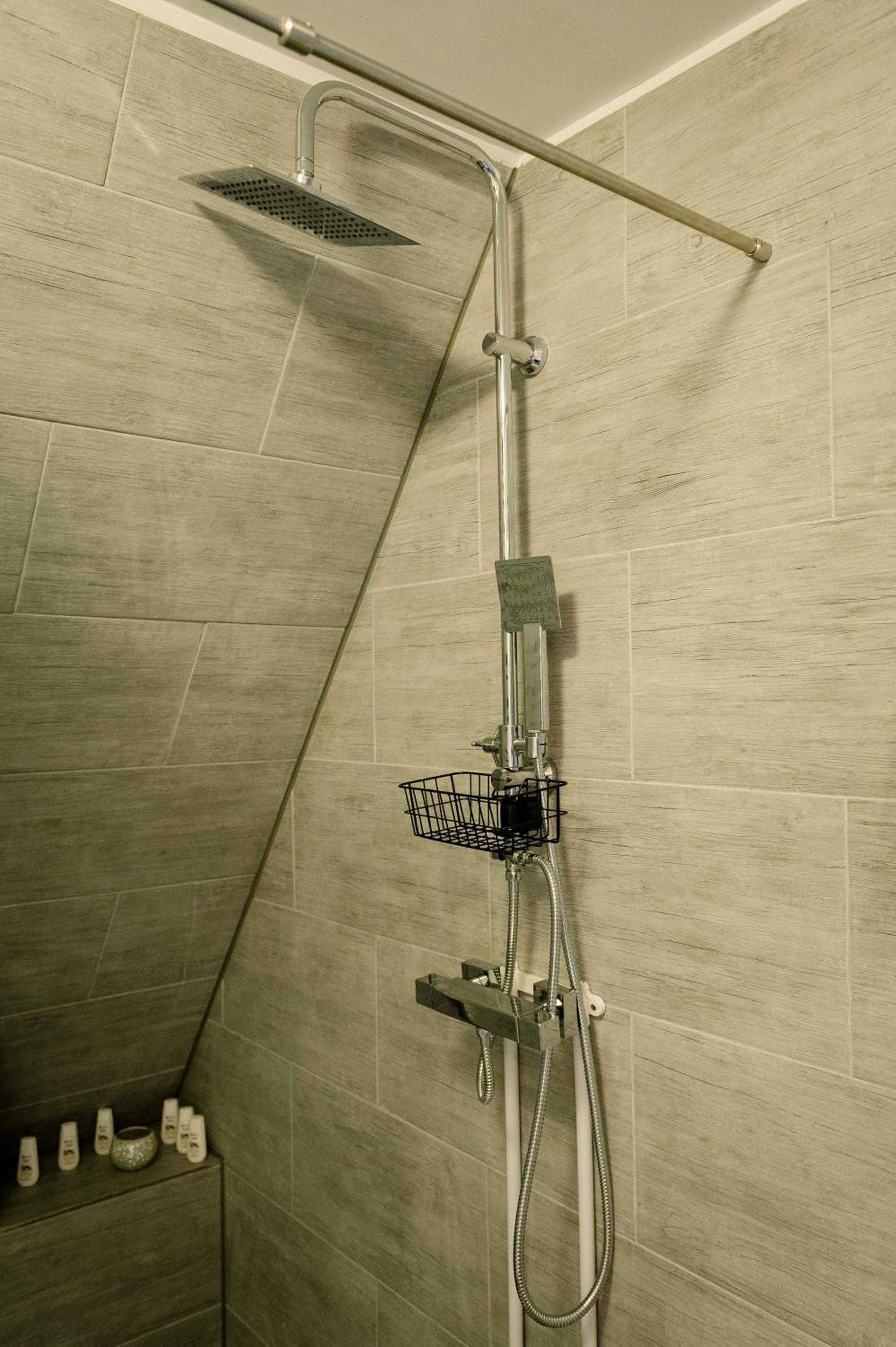 Two-Bedroom House - Photo 24