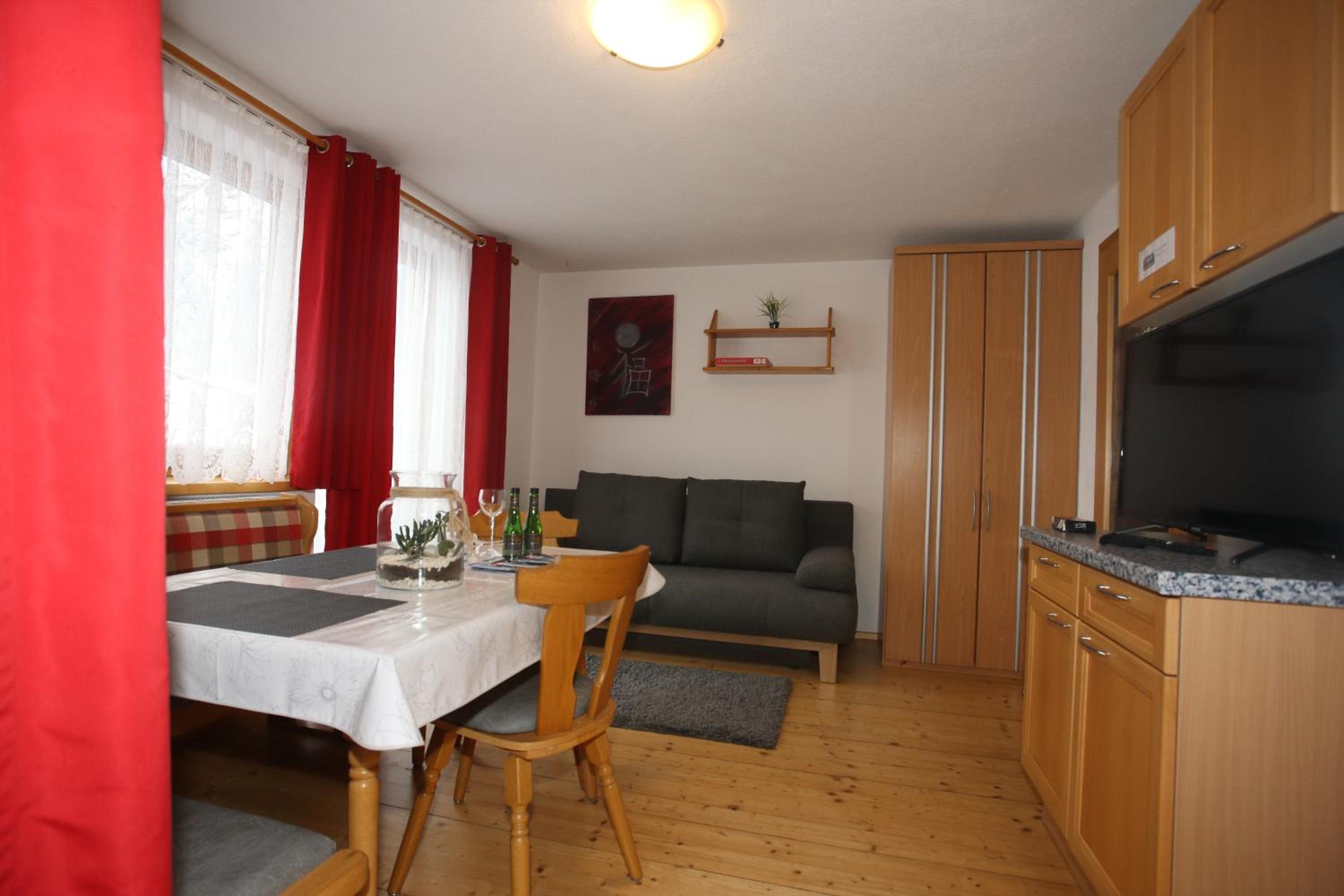 One-Bedroom Apartment photo 1
