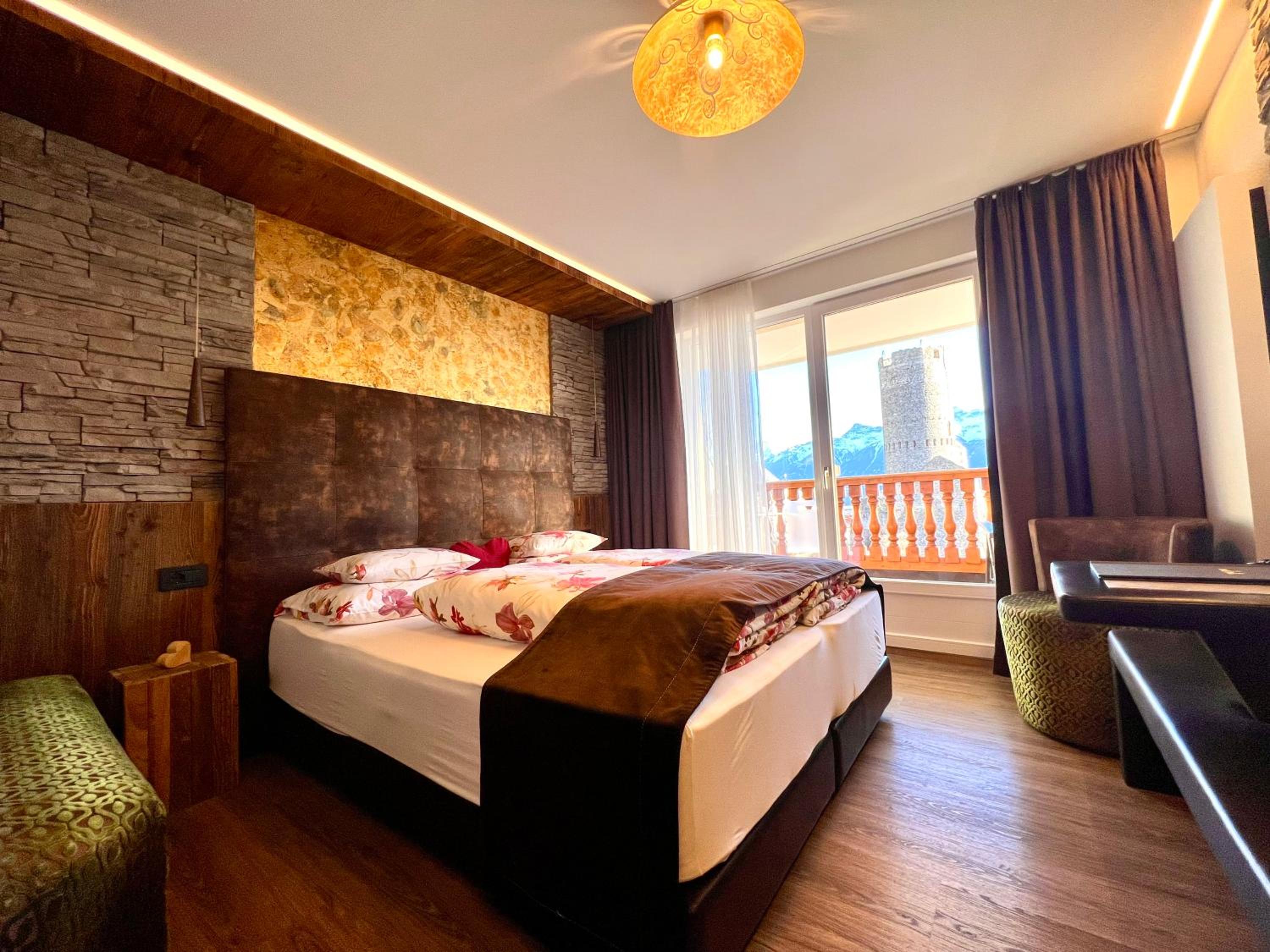 Double Room with Balcony and Mountain View - Photo 1