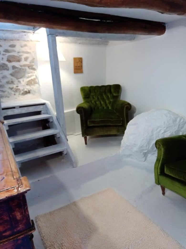 Three-Bedroom House - Photo 4