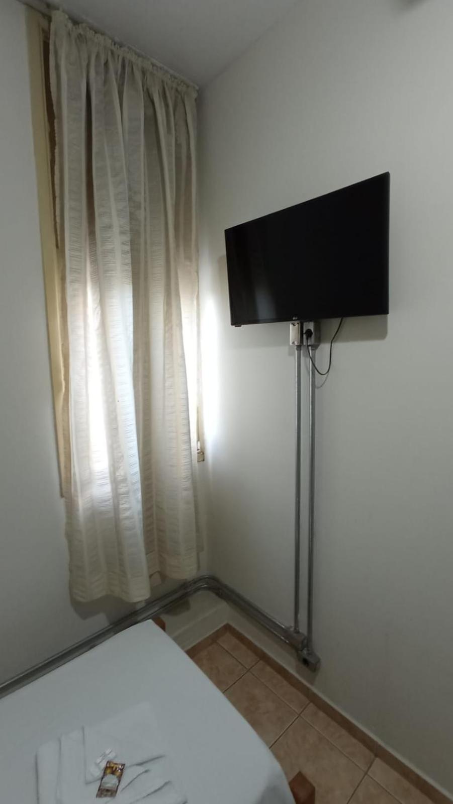 Standard Twin Room - Photo 2