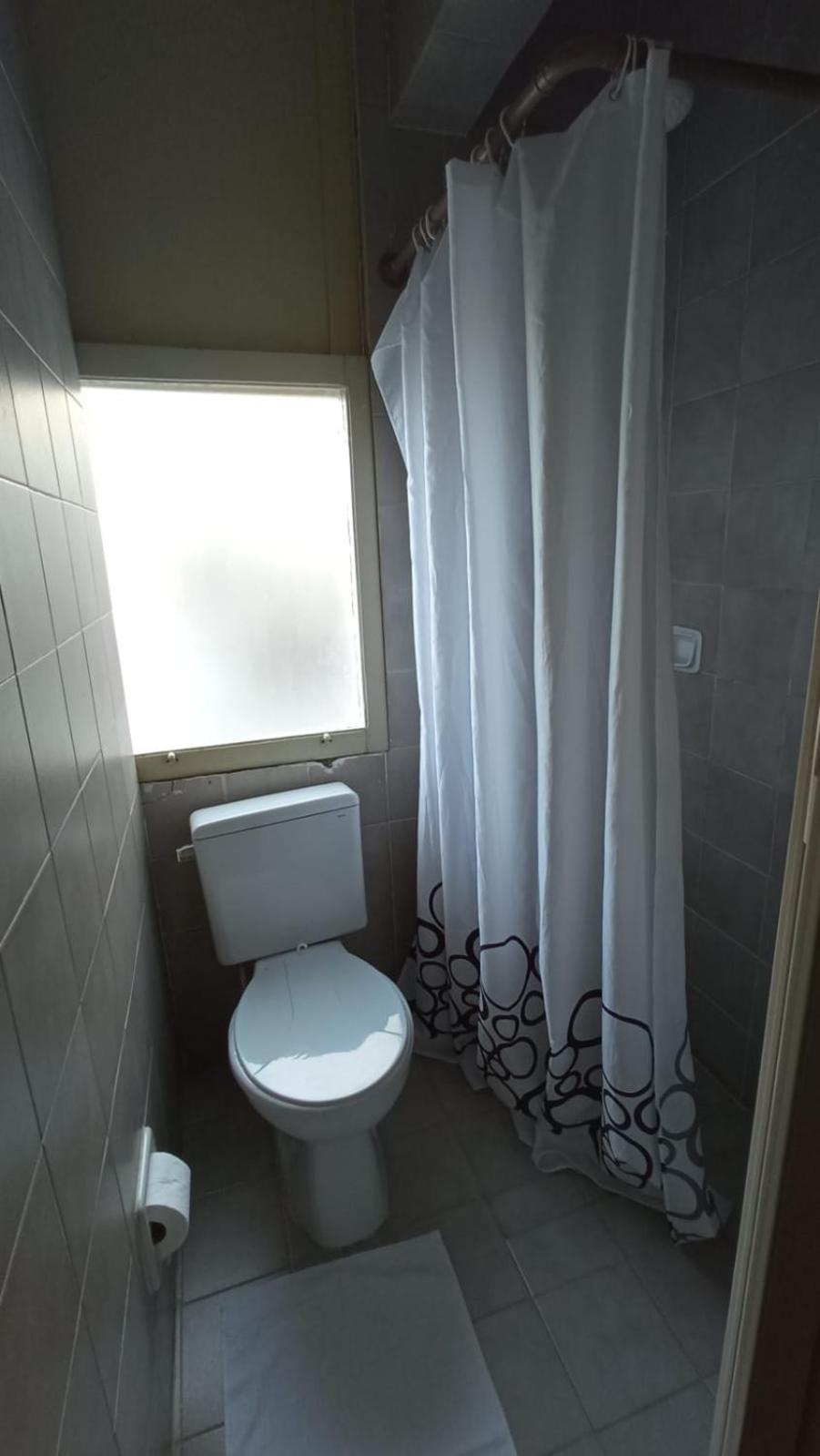 Standard Twin Room - Photo 4