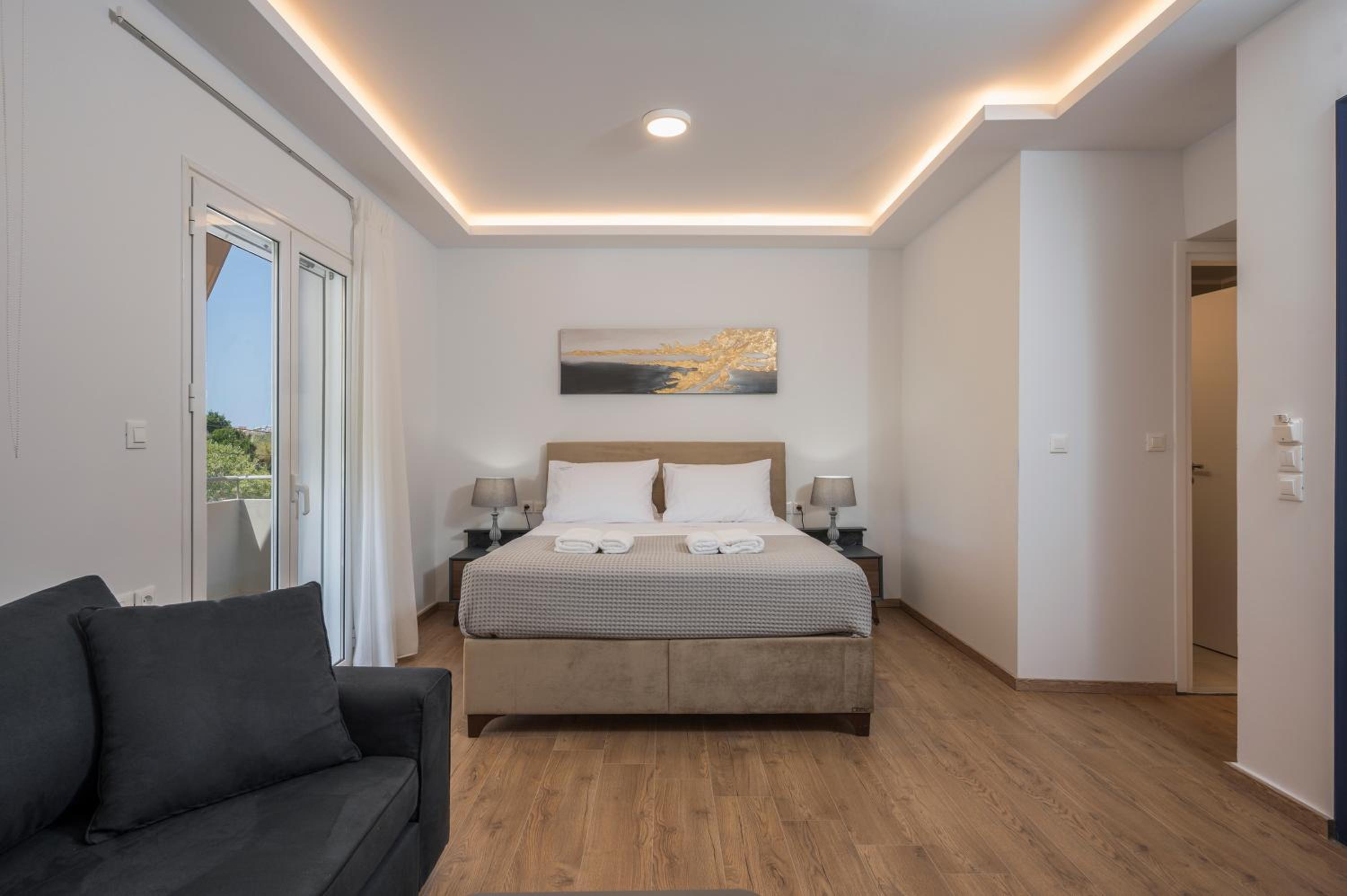 One-Bedroom Apartment - Photo 1