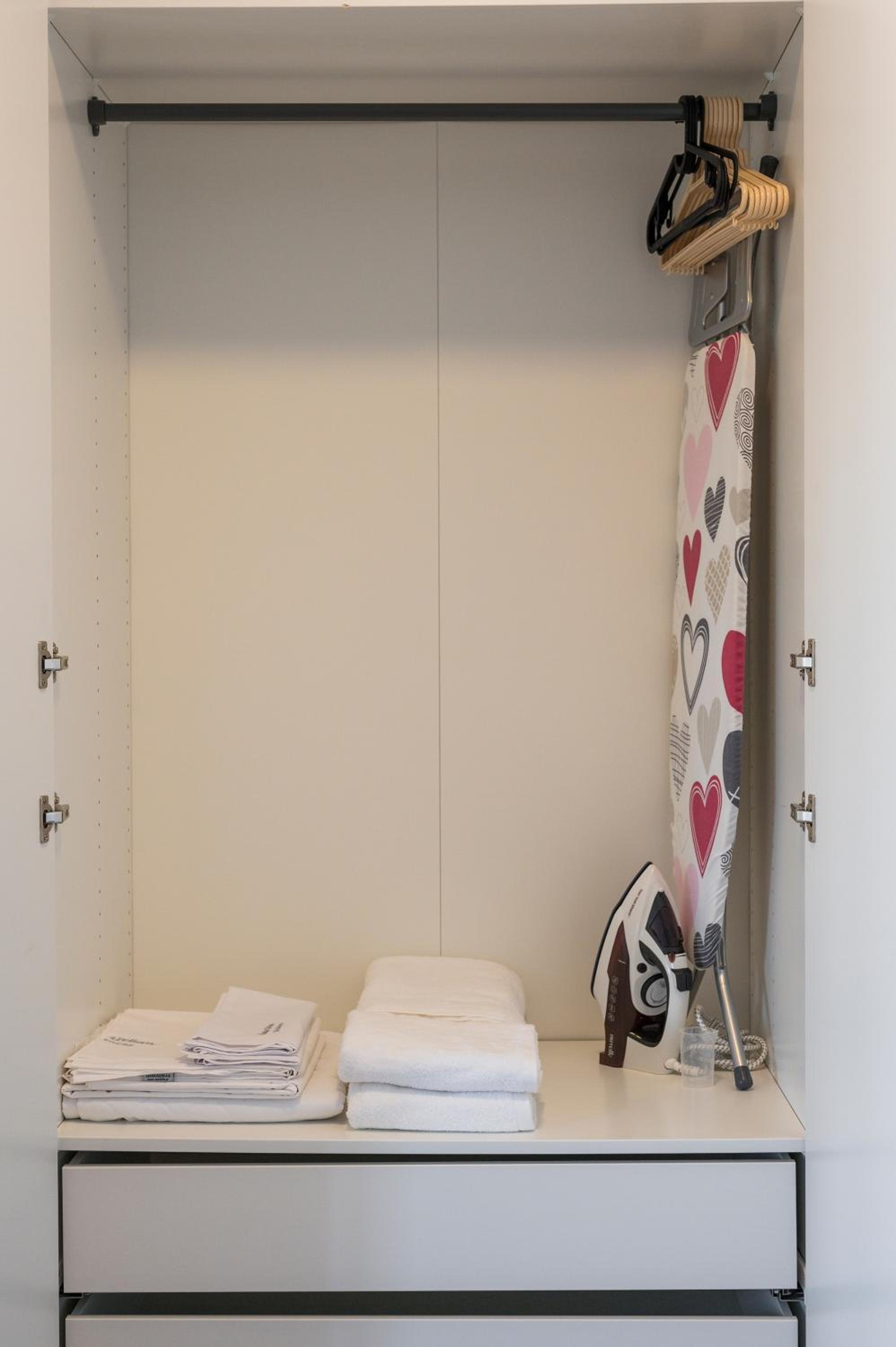 One-Bedroom Apartment - Photo 4