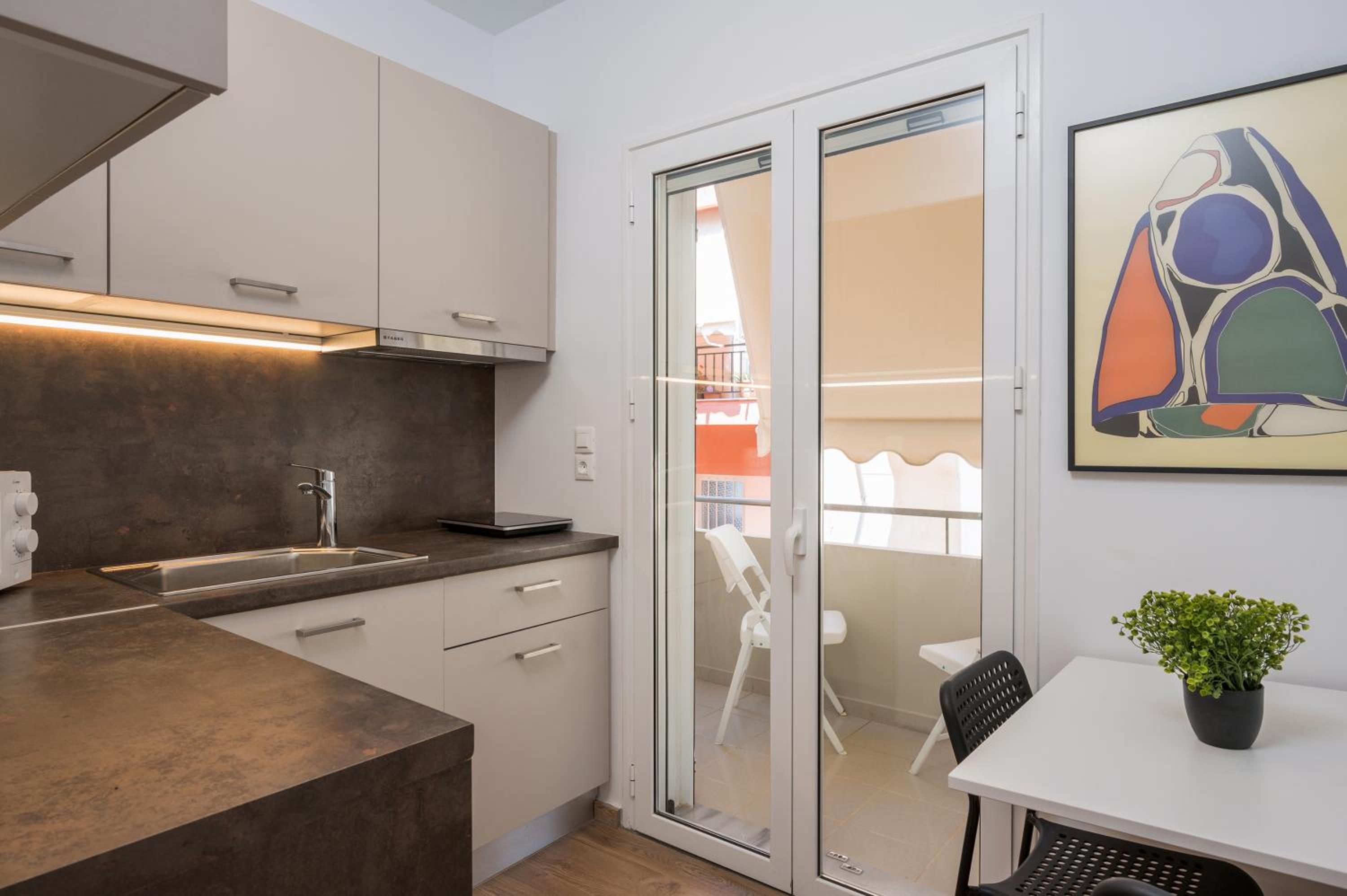 One-Bedroom Apartment - Photo 3