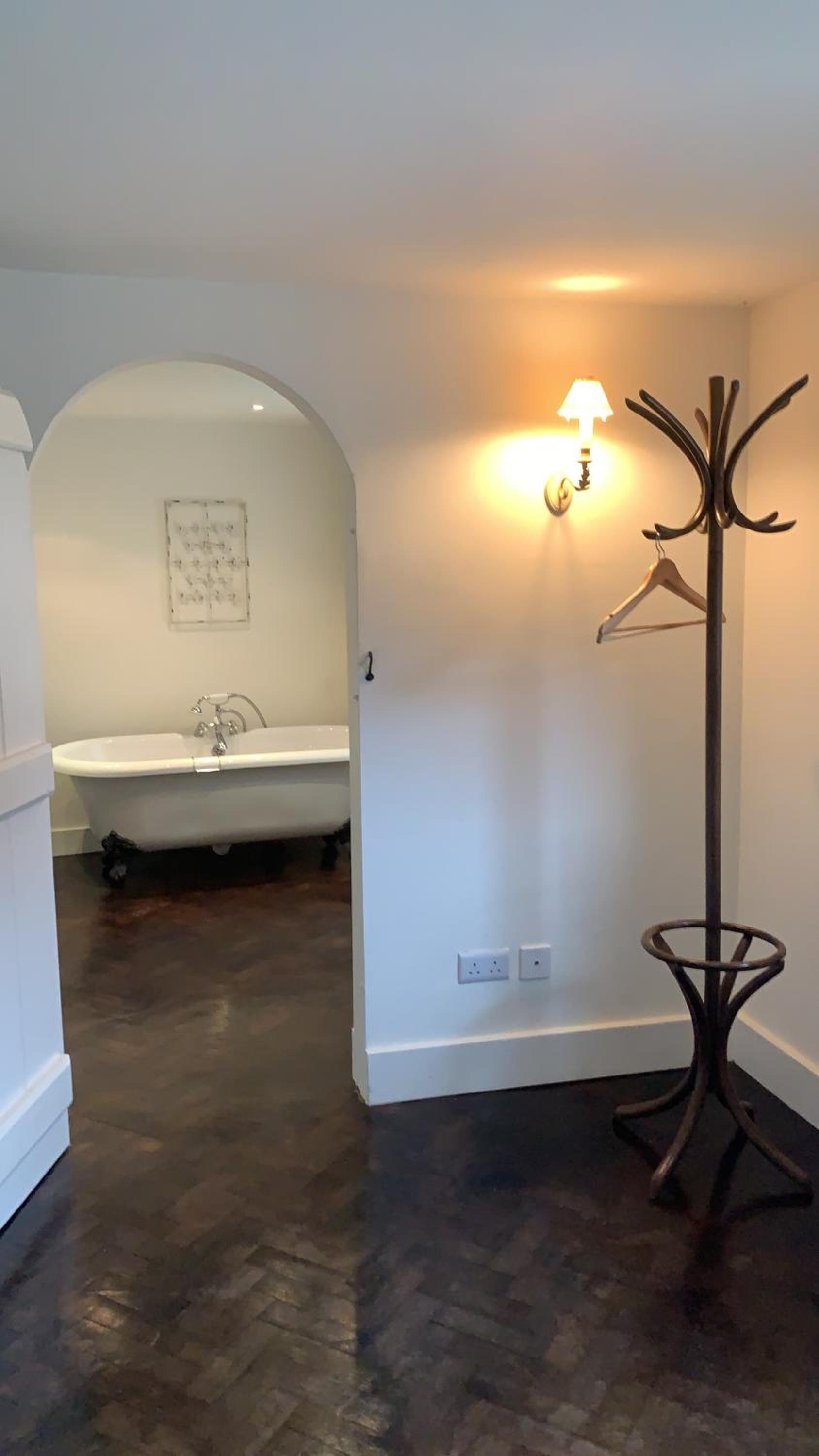 Double or Twin Room with Private Bathroom - Photo 2