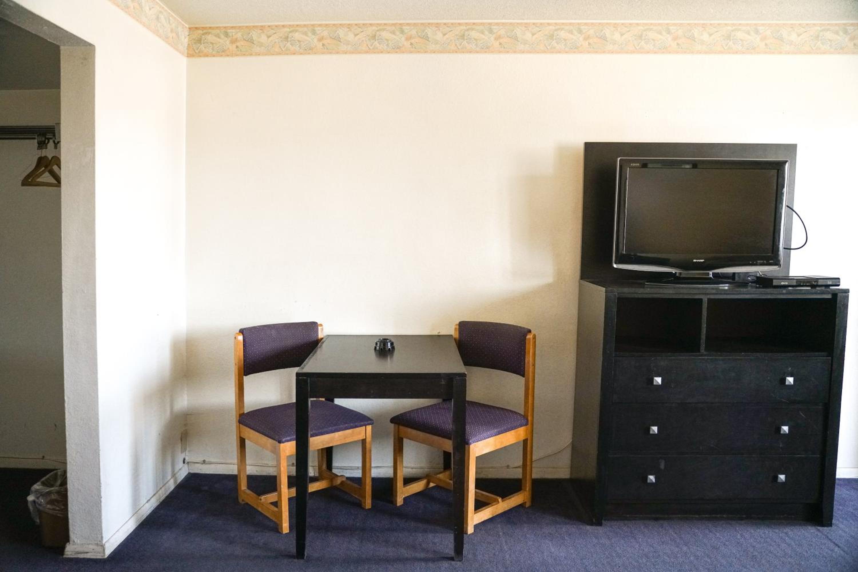 Standard Queen Room photo 3