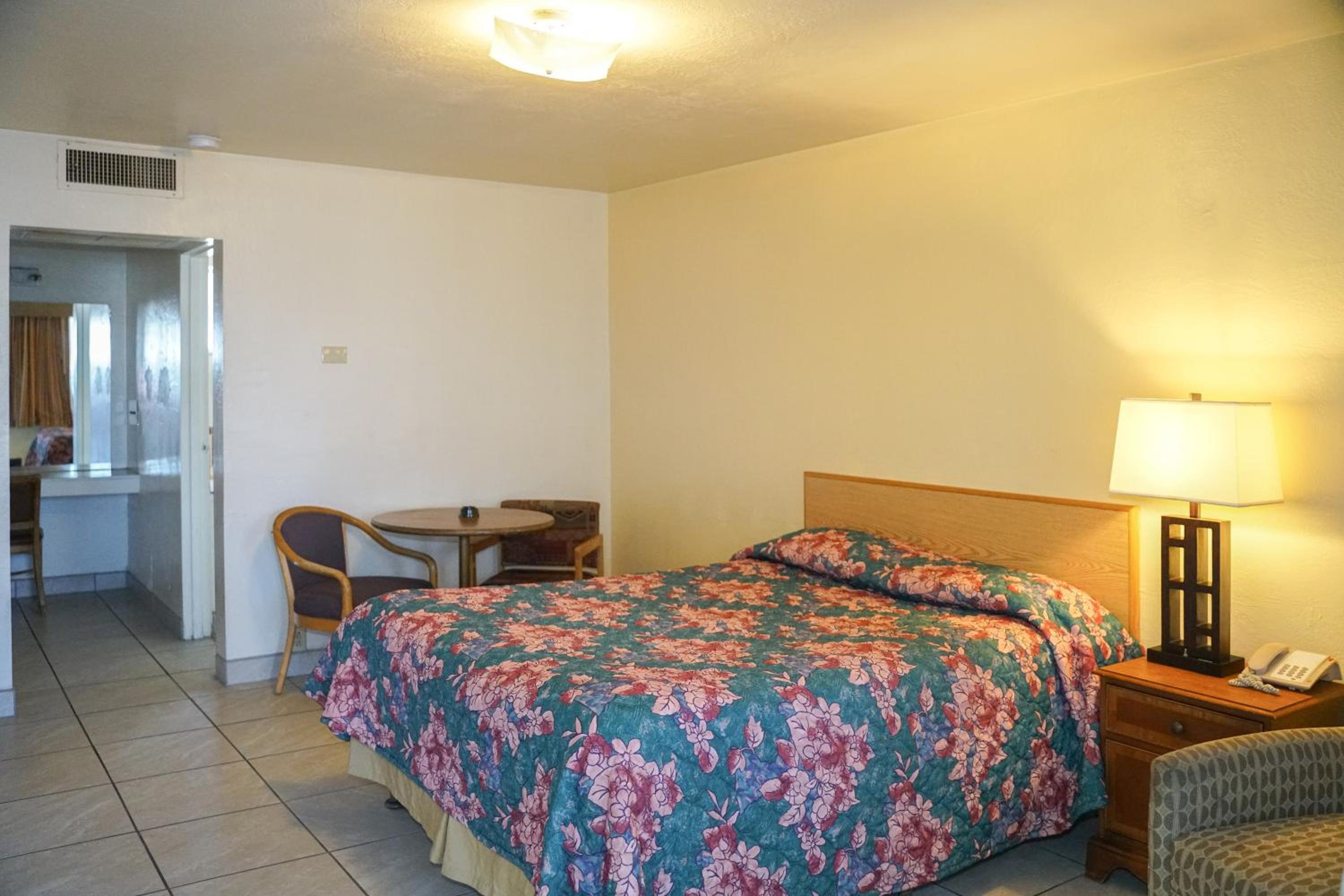 Standard Queen Room photo 3