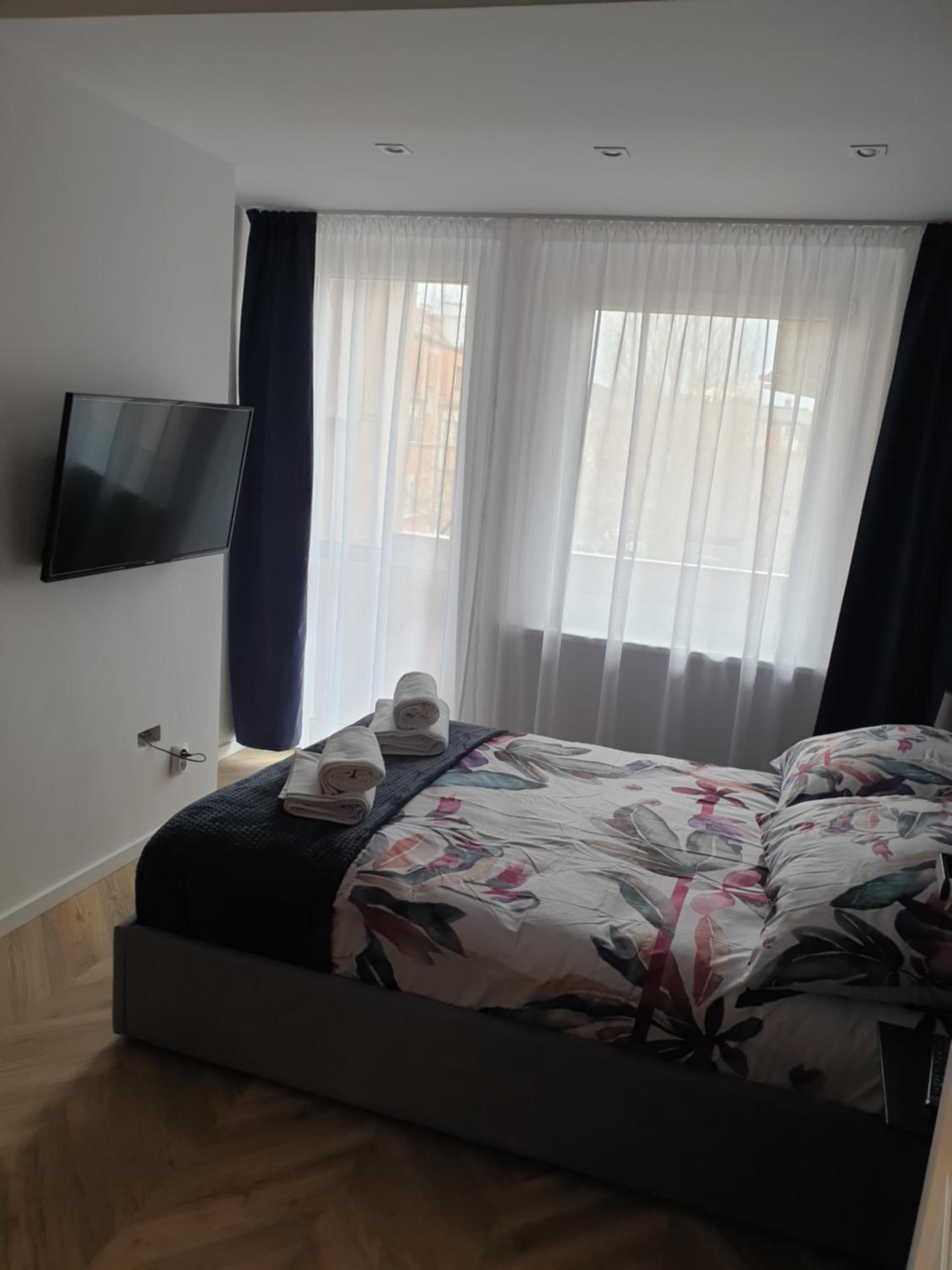 One-Bedroom Apartment - Photo 3