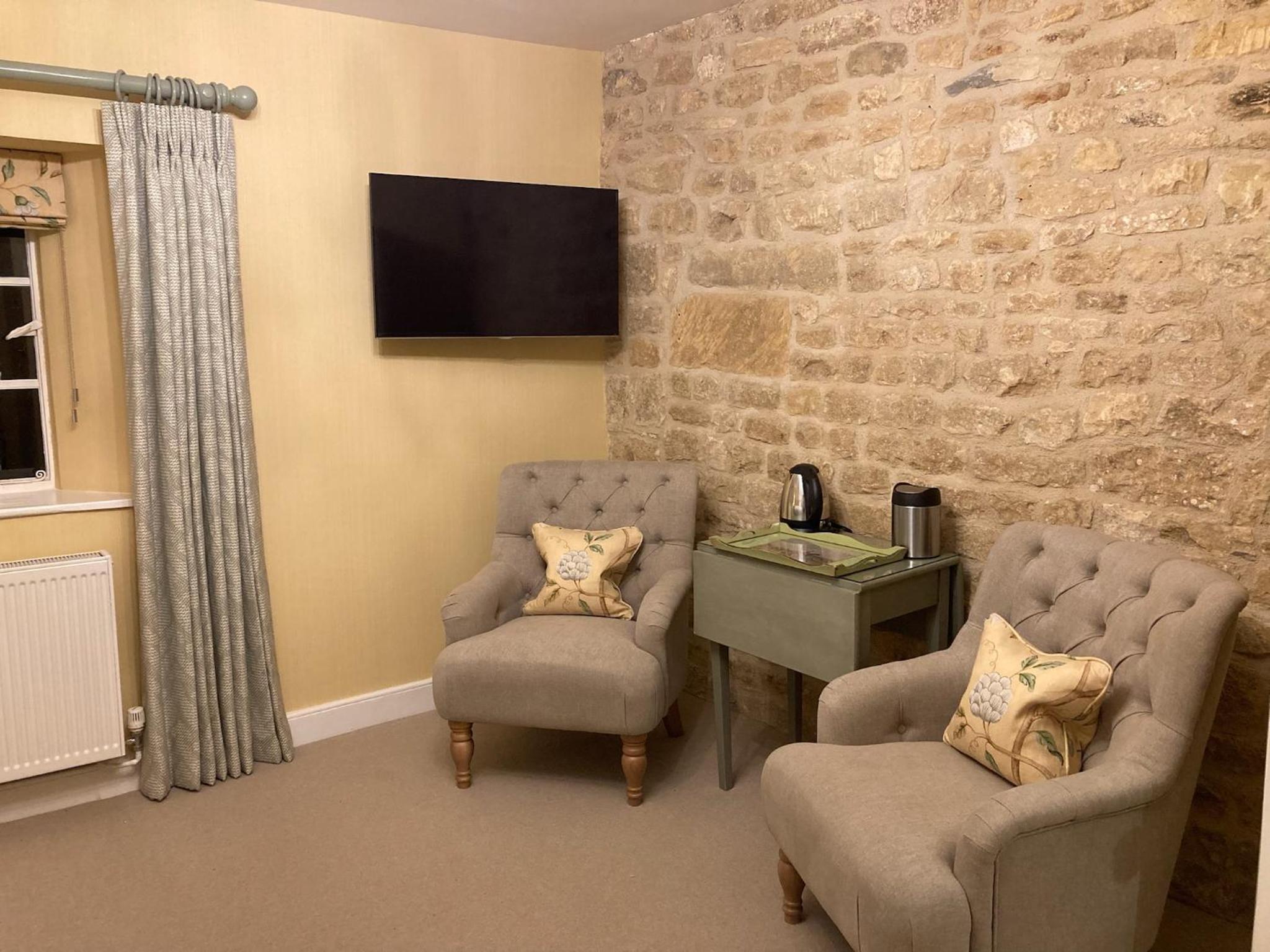 Deluxe Suite - Photo 3