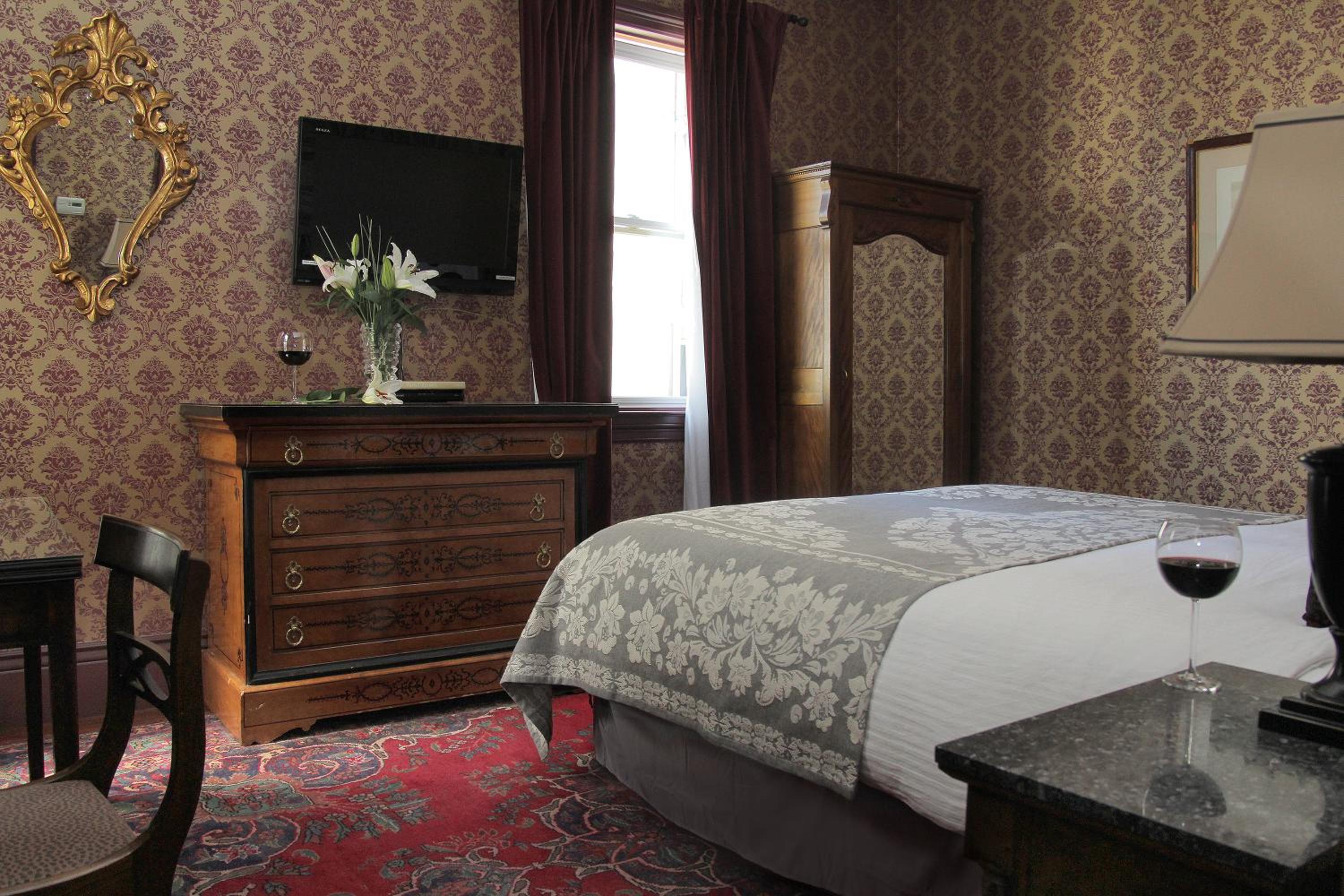 Deluxe King Room - Photo 7