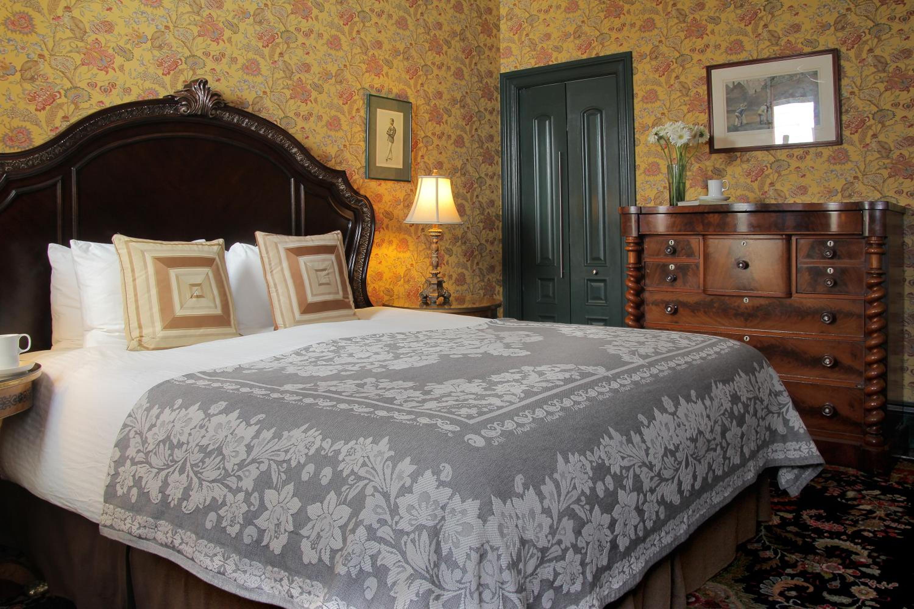 Deluxe King Room - Photo 6