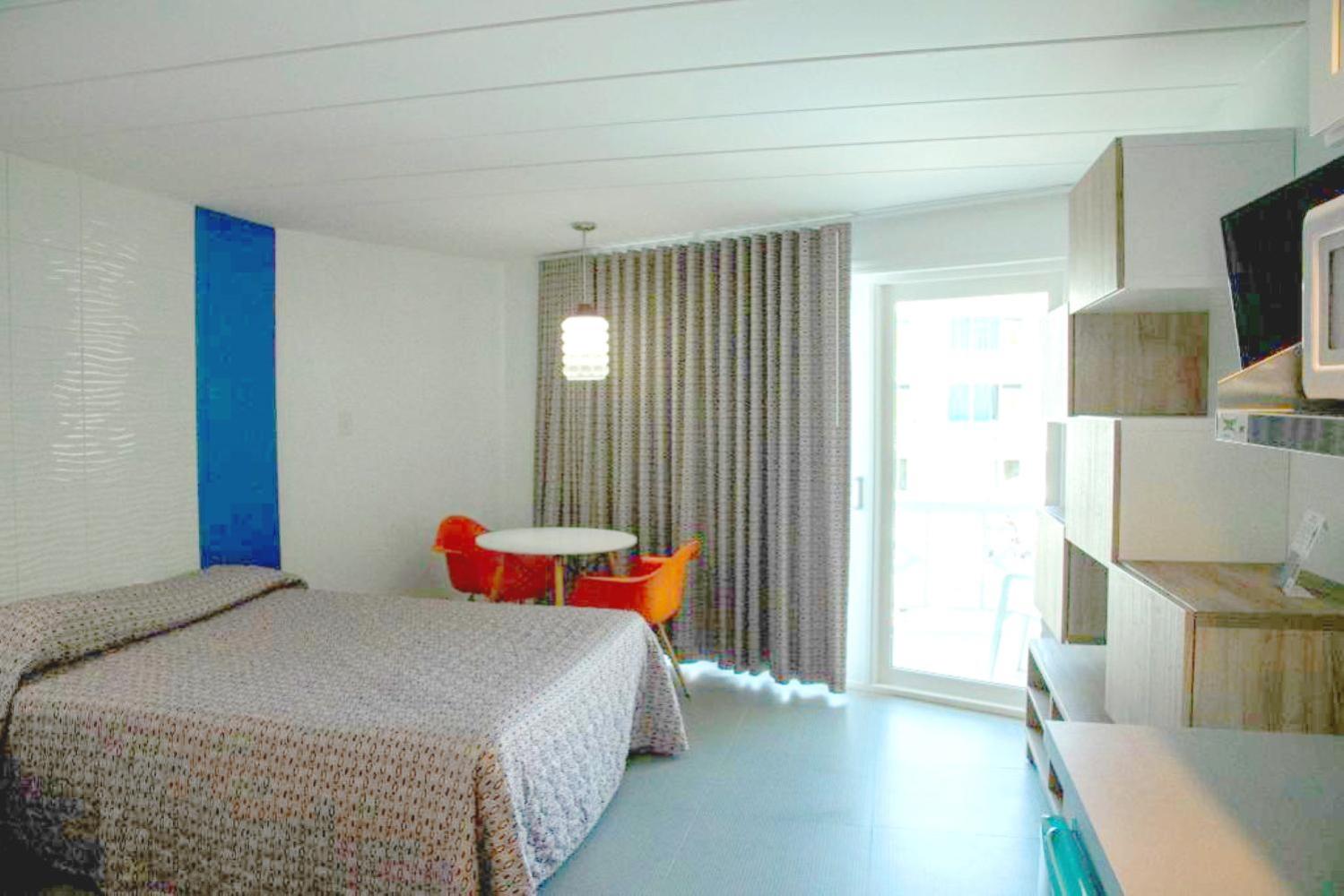 Deluxe Double Room with Balcony and Pool View photo 3