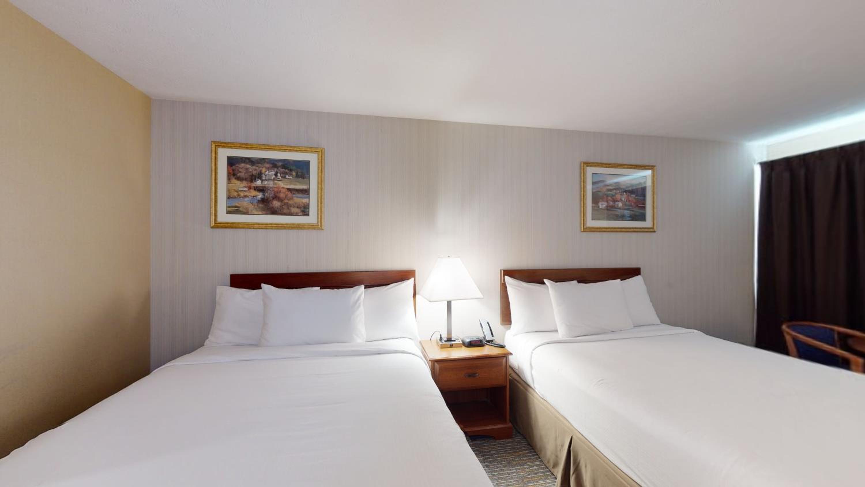 Double Room with Two Double Beds - Disability Access - Non-Smoking - Photo 1