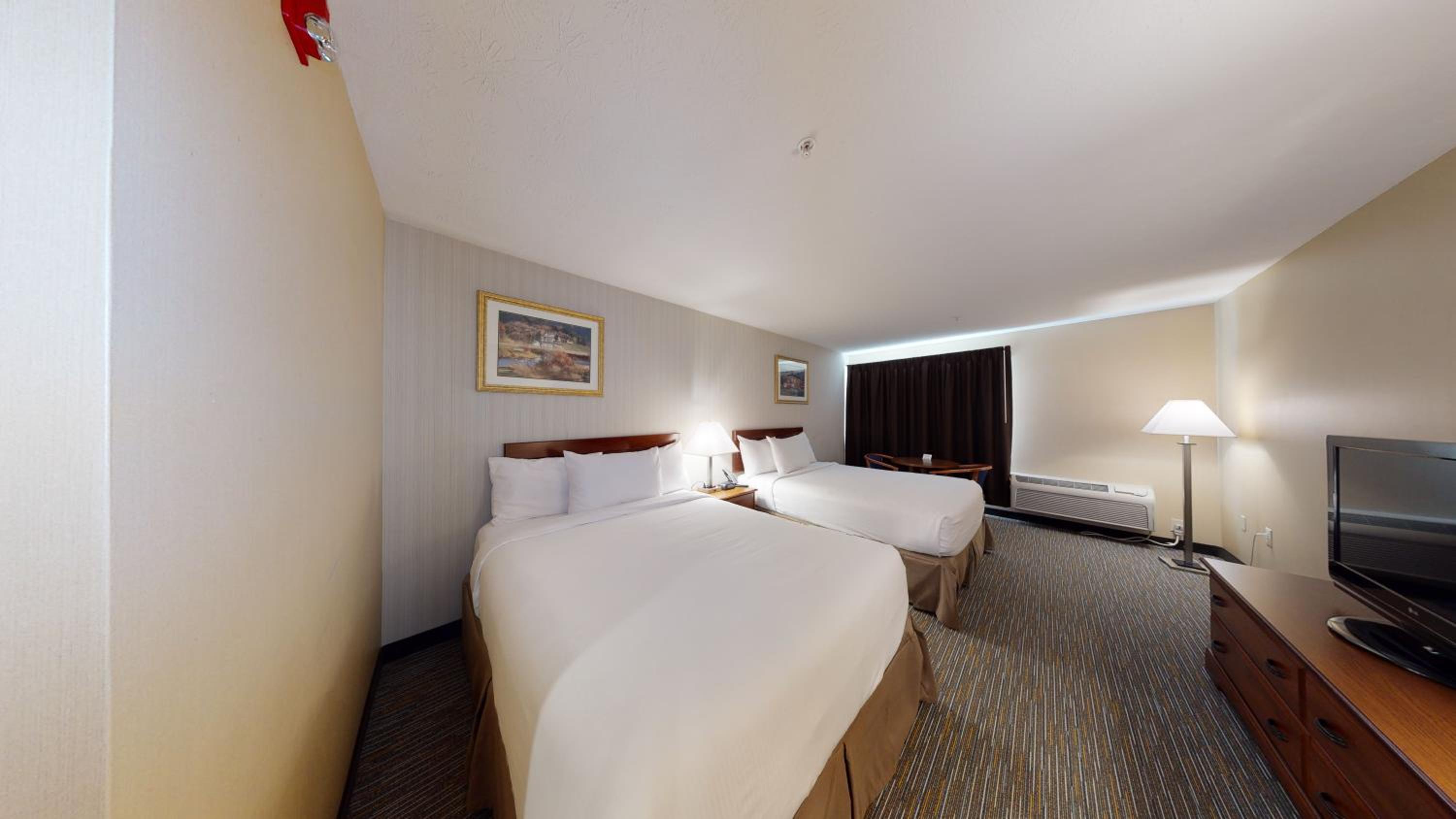 Double Room with Two Double Beds - Disability Access - Non-Smoking - Photo 2
