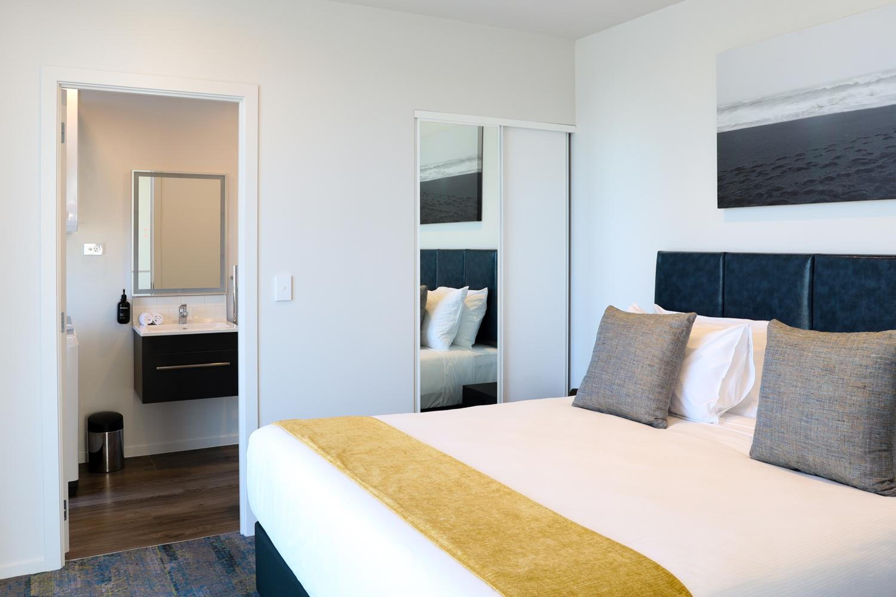 One King Bed apartment - Photo 9