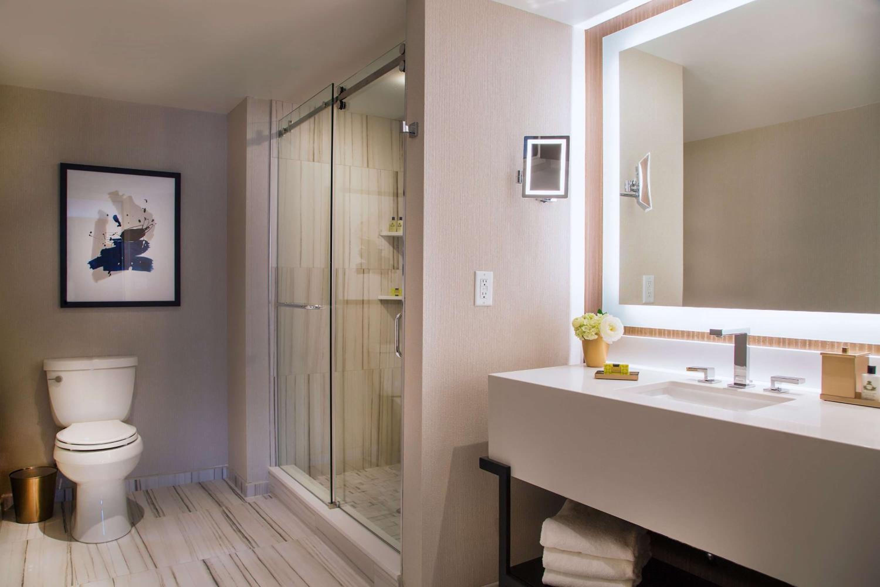 Deluxe King Room - Photo 4