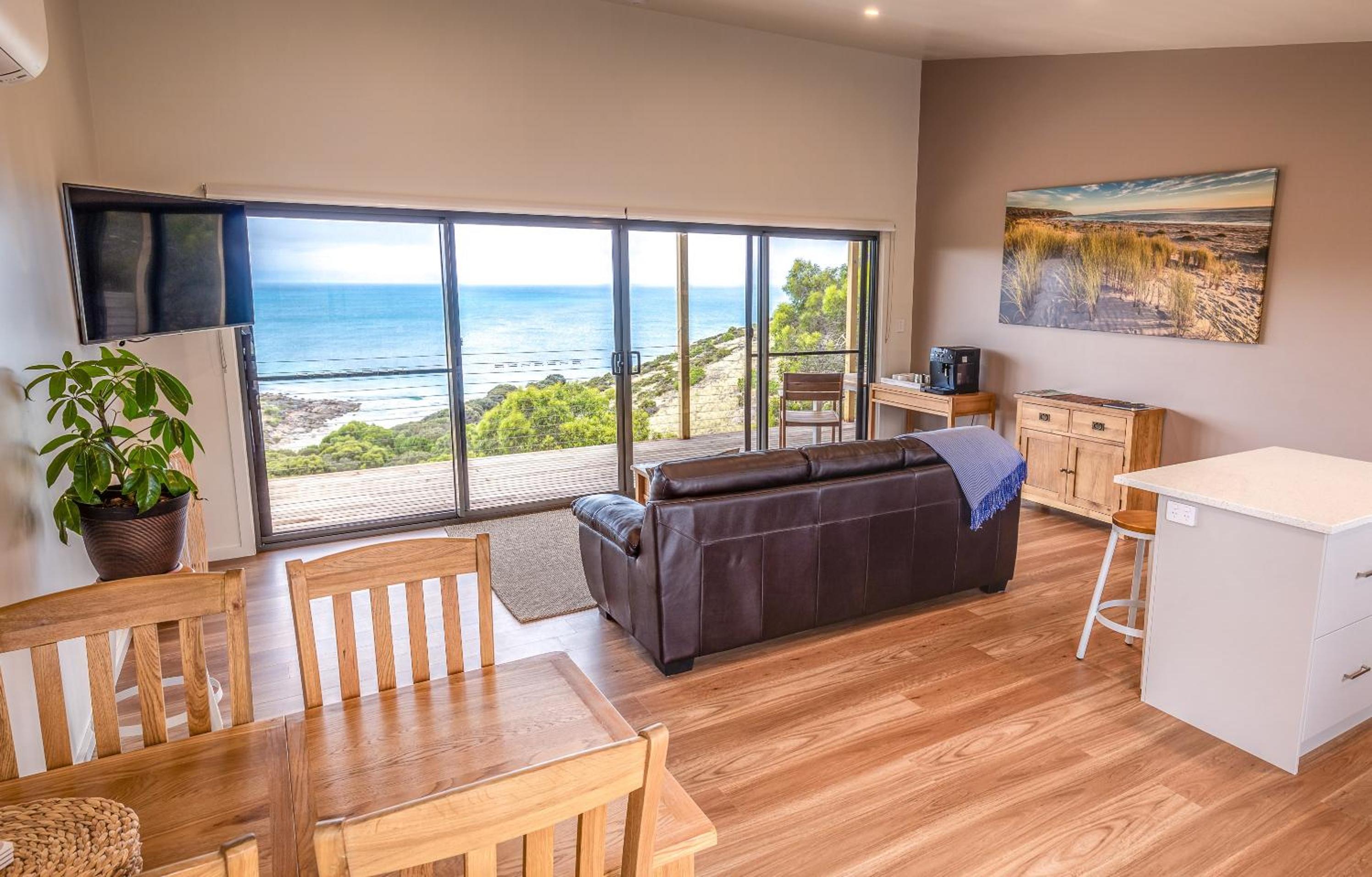 Luxury One-Bedroom Villa with Ocean View photo 3