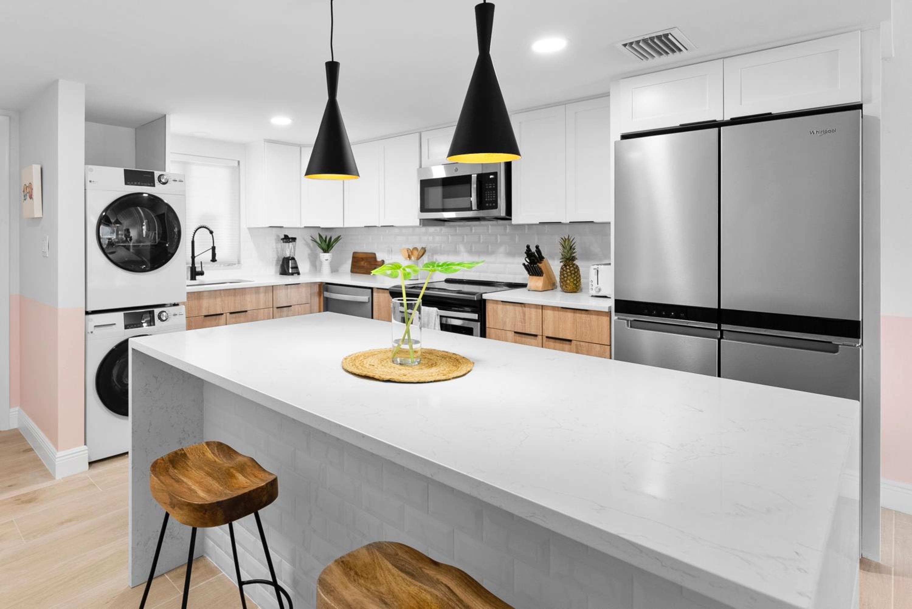Stylish Three-Bedroom Condo - Perfect for Remote Workers - Unit #39 photo 3