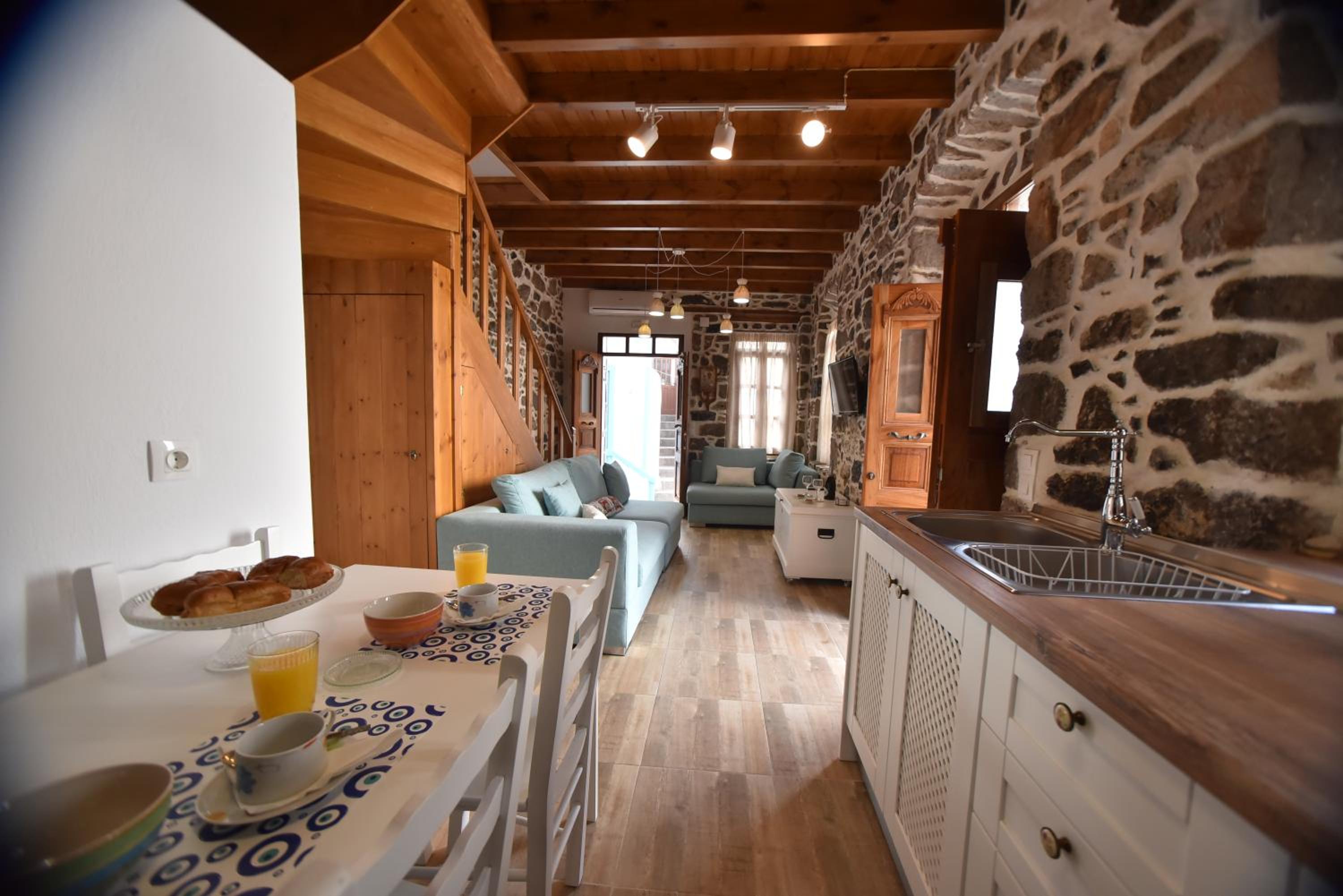 Two-Bedroom House - Photo 27