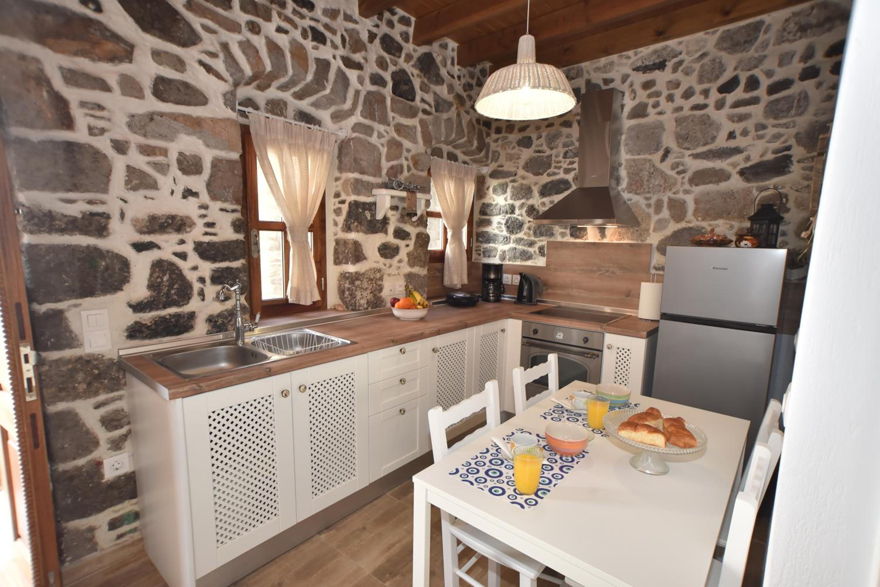 Two-Bedroom House - Photo 8