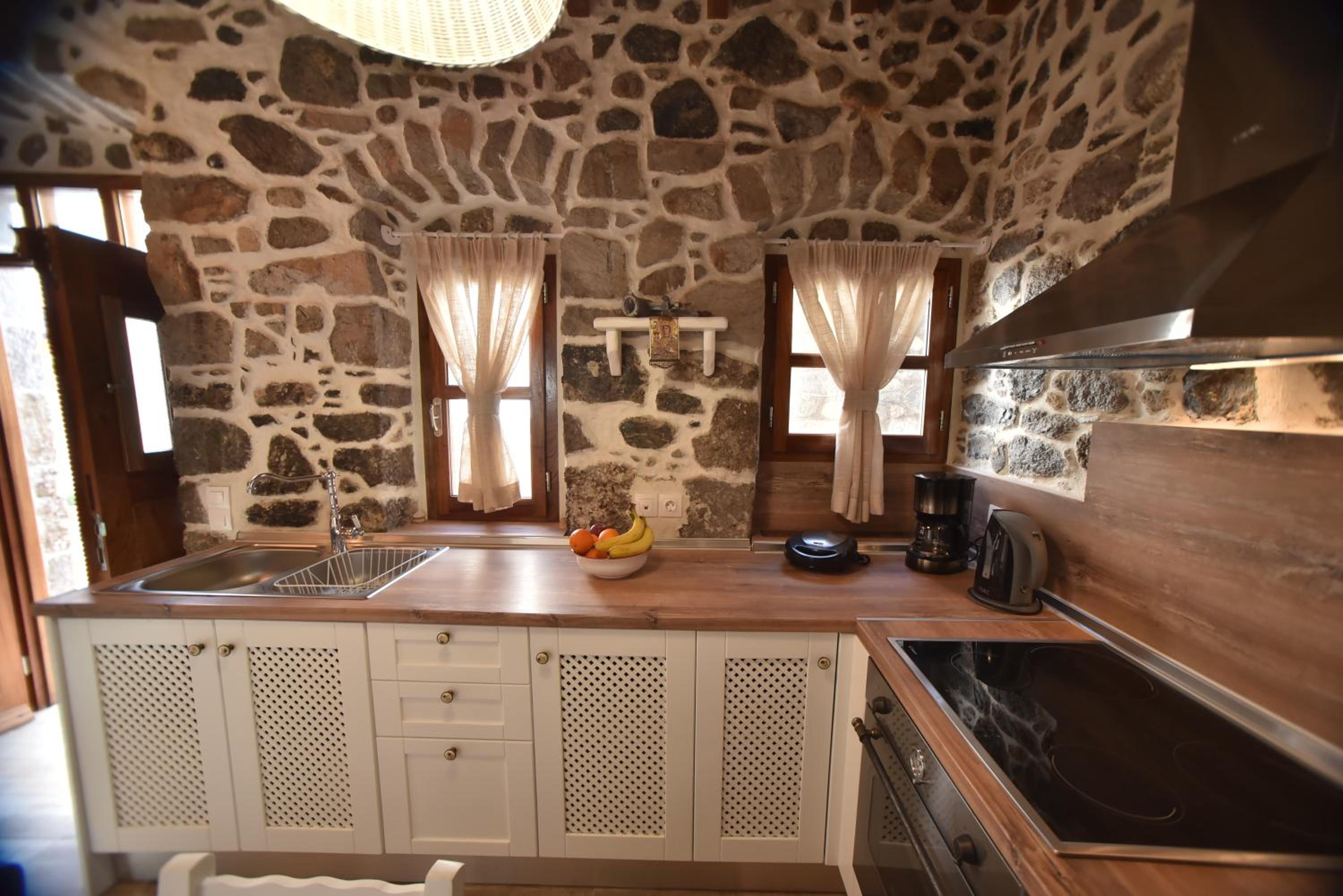 Two-Bedroom House - Photo 9