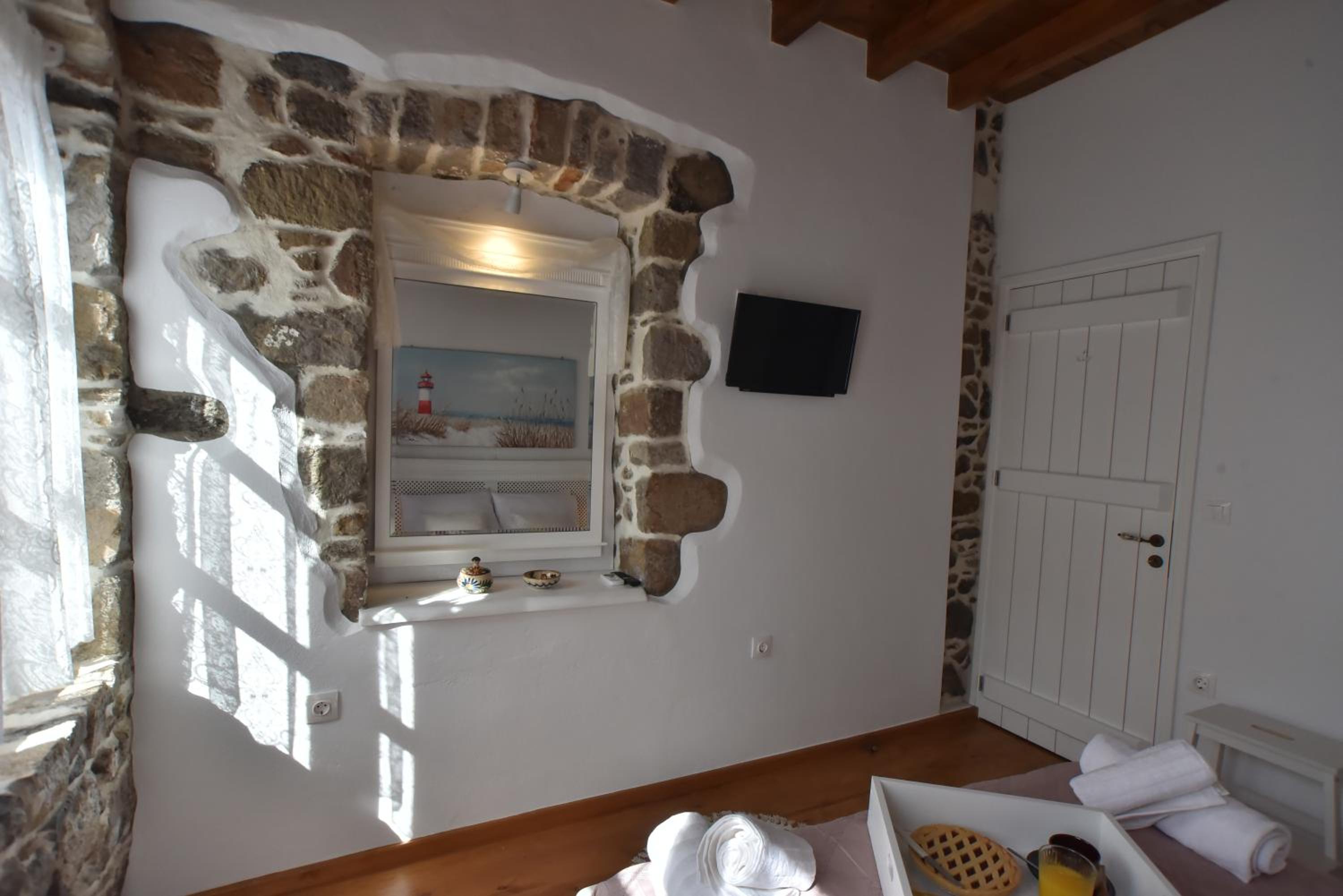 Two-Bedroom House - Photo 10