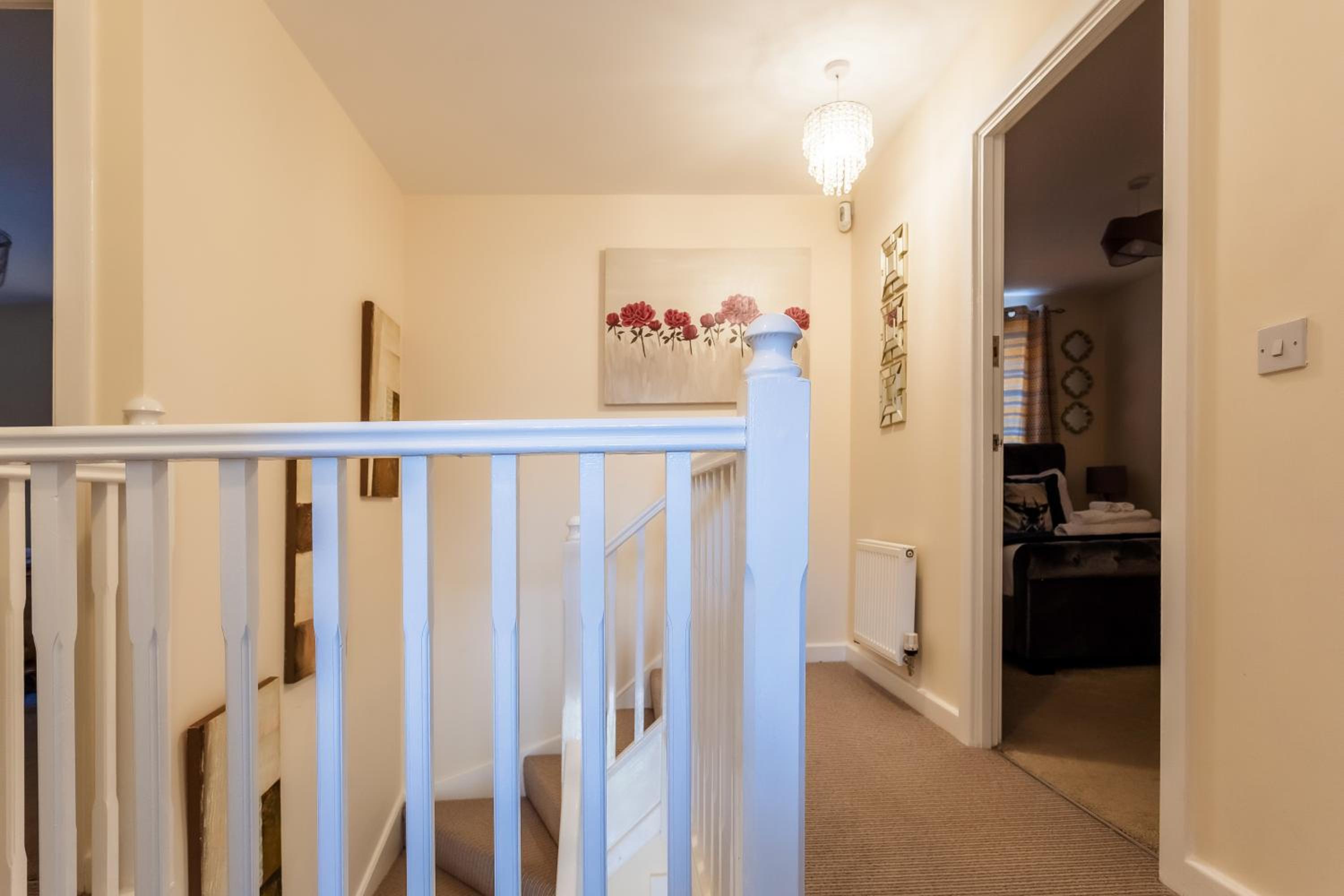 Five-Bedroom House - Photo 9