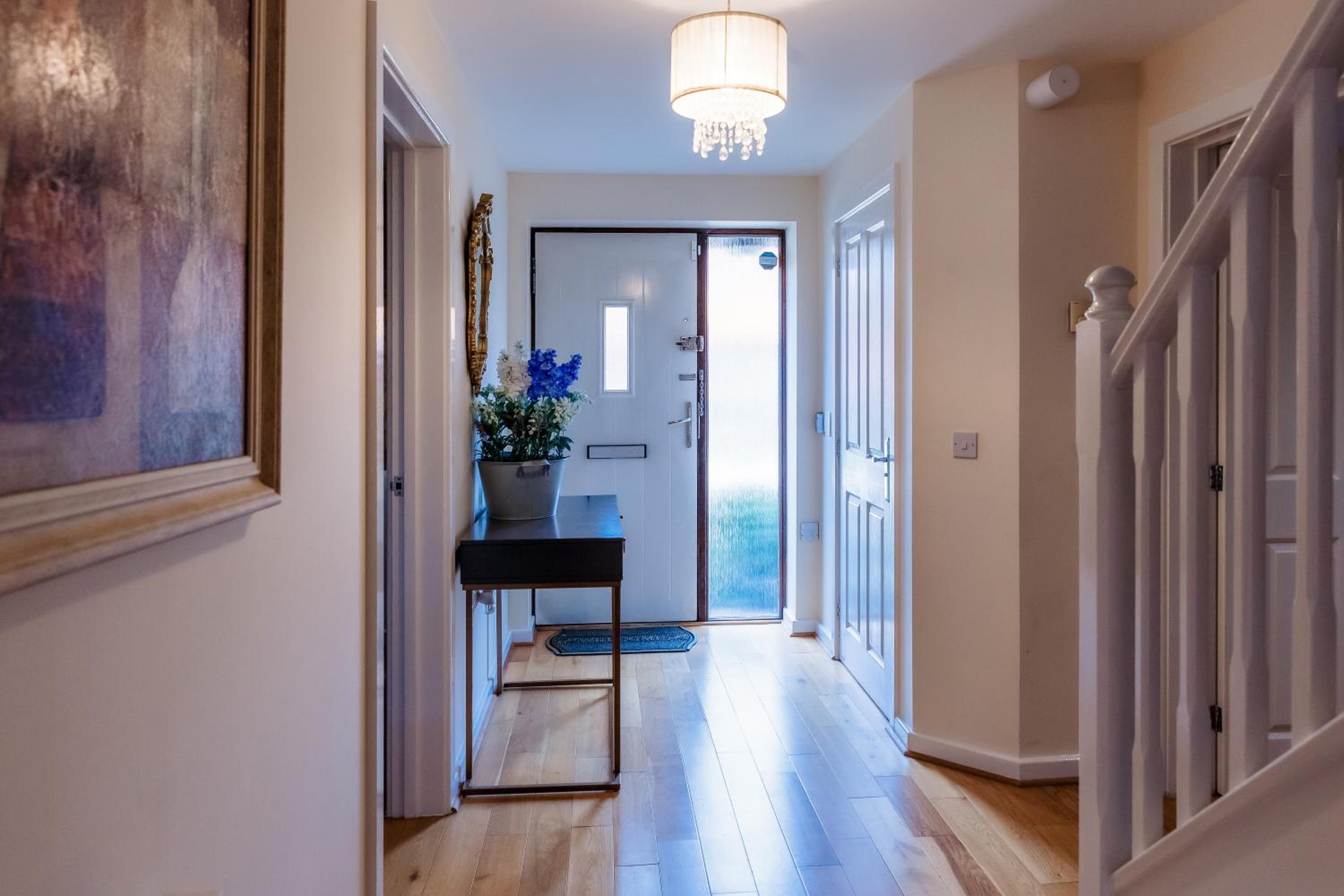 Five-Bedroom House - Photo 13
