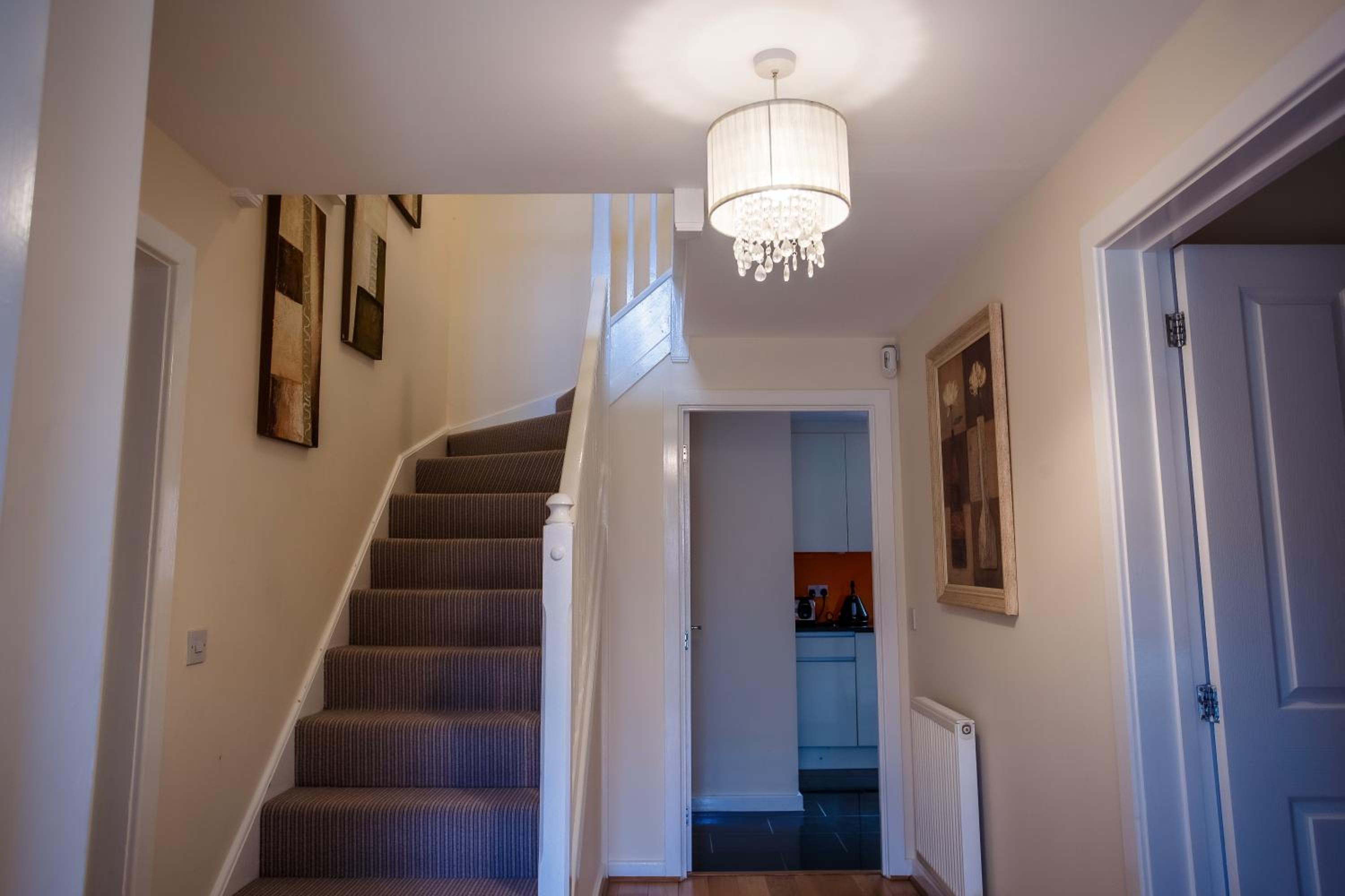 Five-Bedroom House - Photo 14