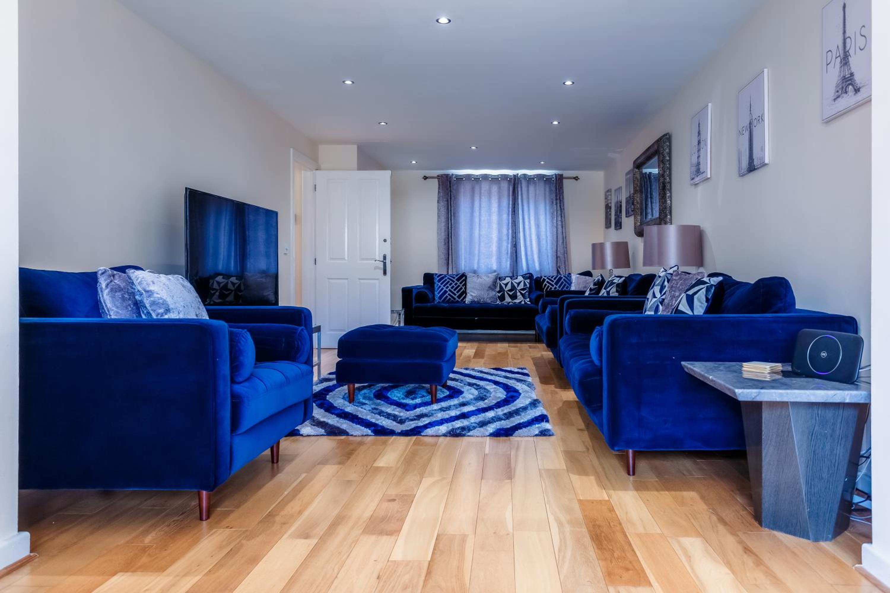 Five-Bedroom House - Photo 15